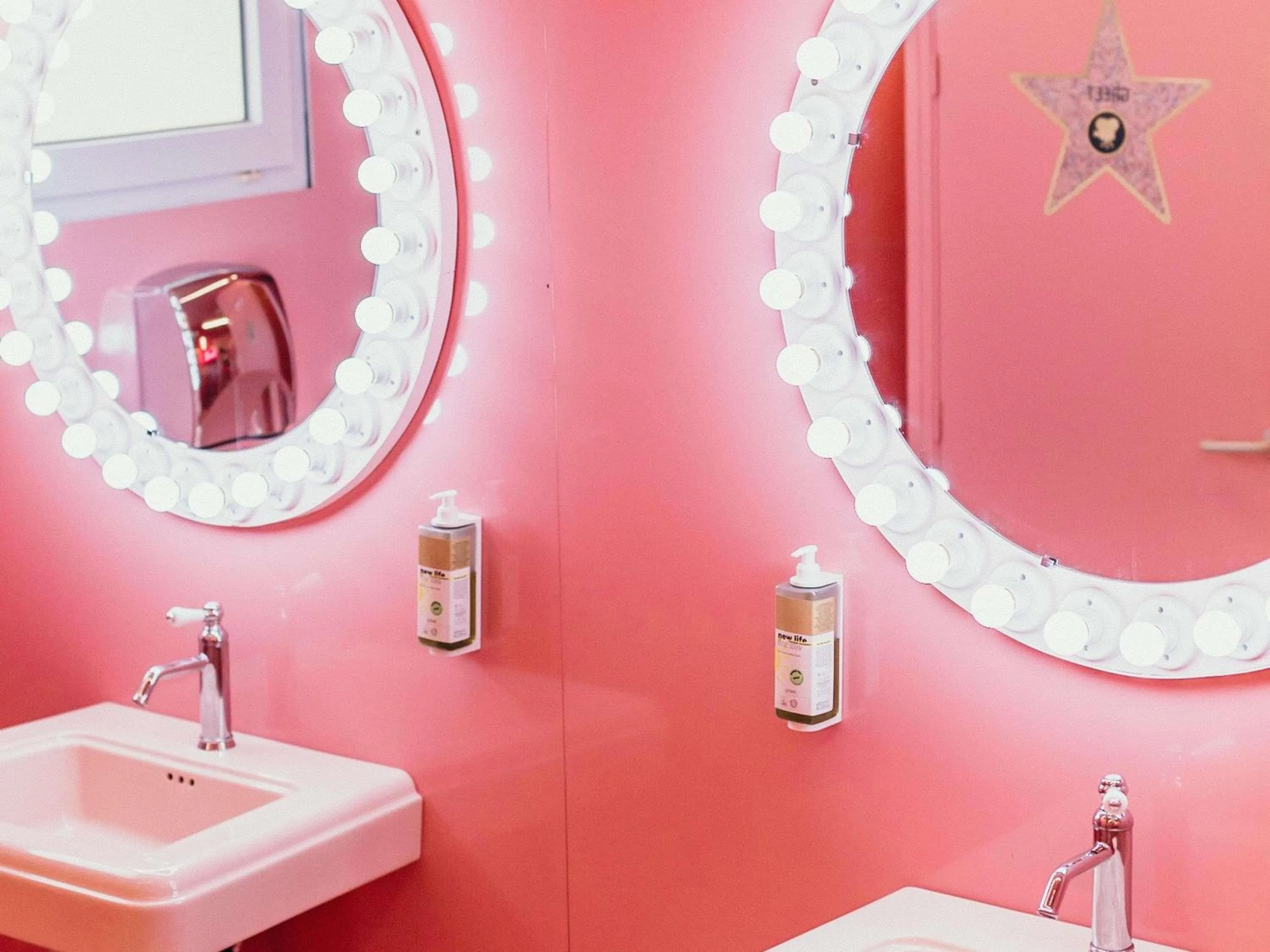 Property building in greet hôtel Pont du Gard - Route d'Avignon