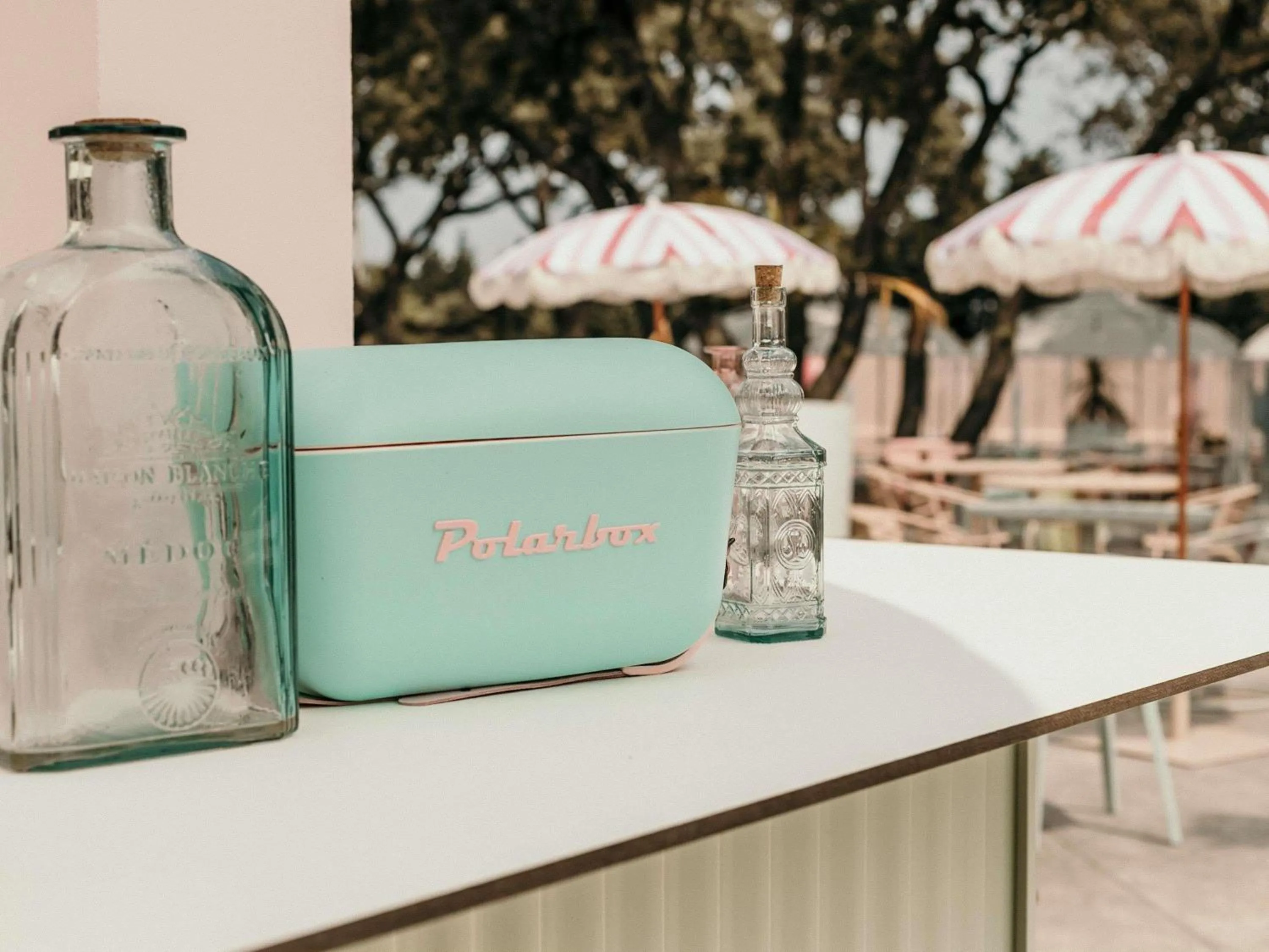 Lounge or bar in greet hôtel Pont du Gard - Route d'Avignon