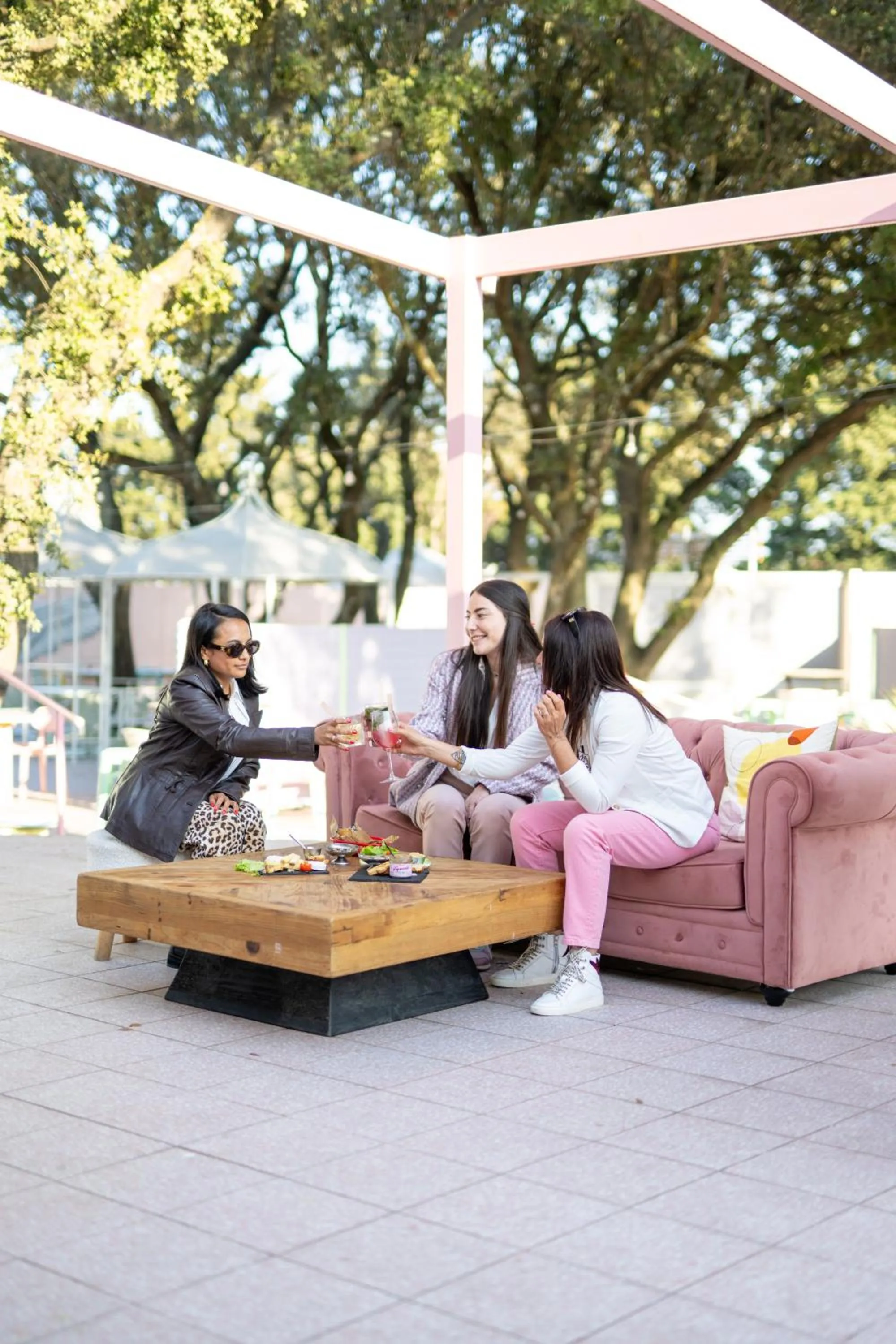 Seating area in greet hôtel Pont du Gard - Route d'Avignon