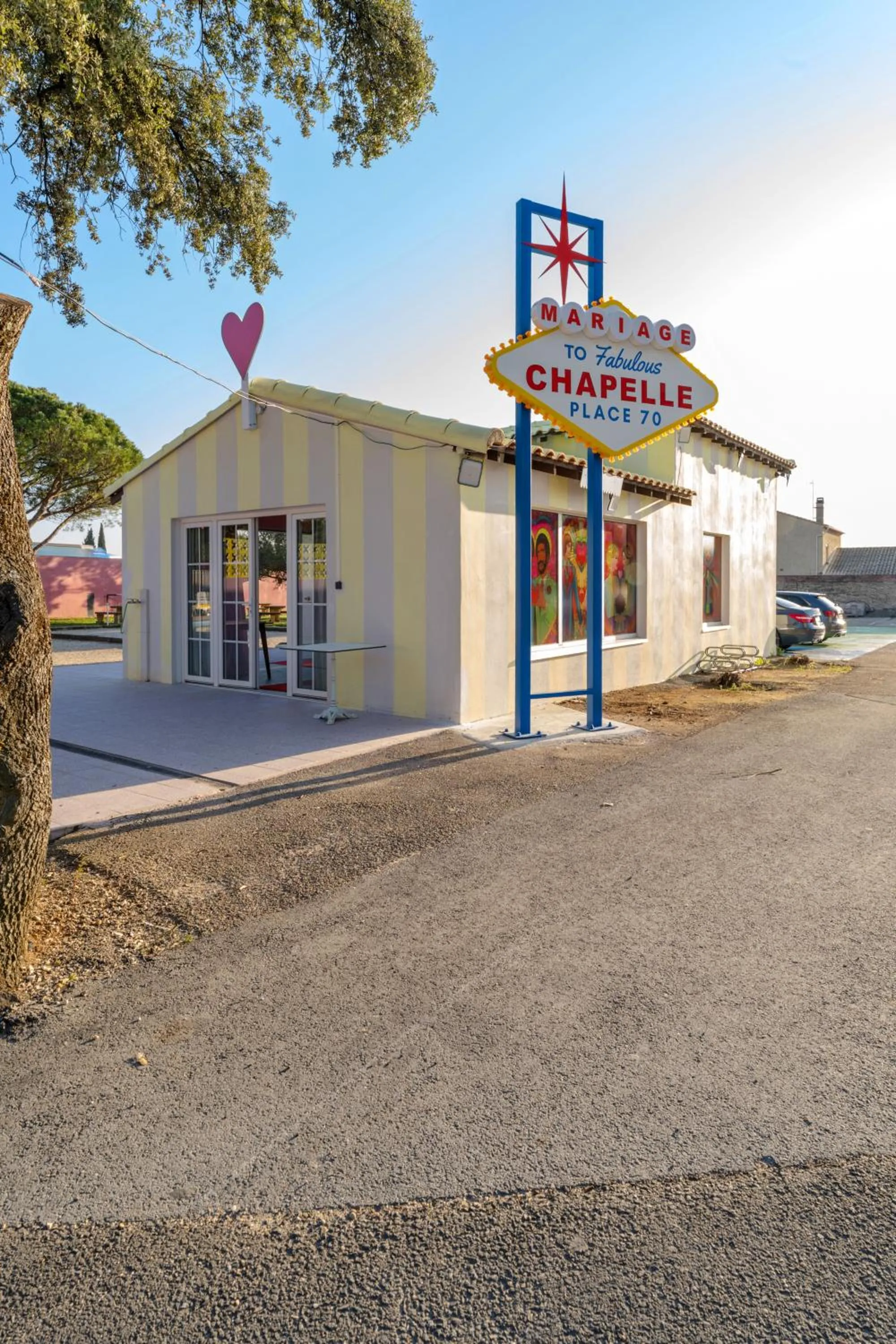 Property building in greet hôtel Pont du Gard - Route d'Avignon