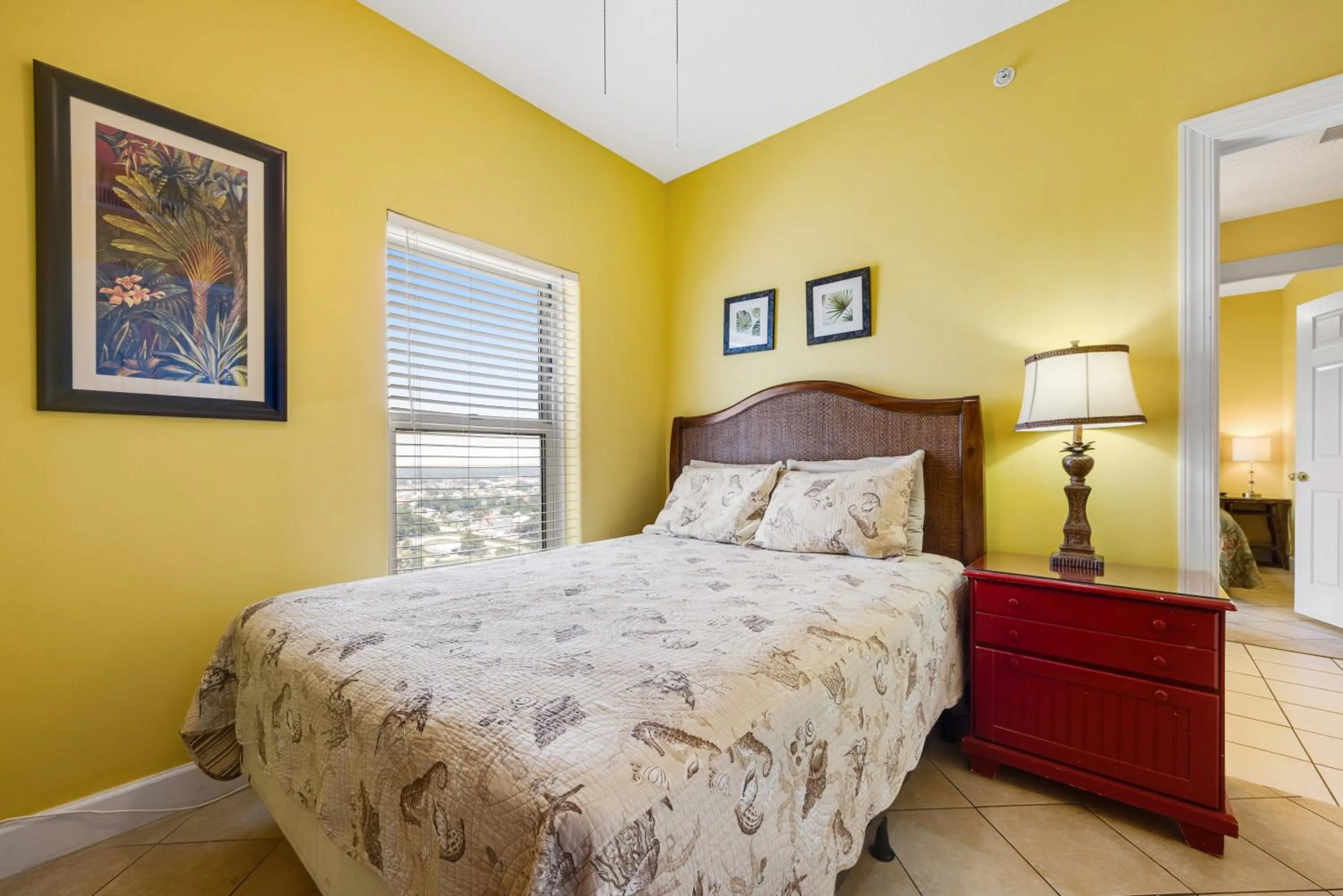 Bed in Ocean Reef 1709