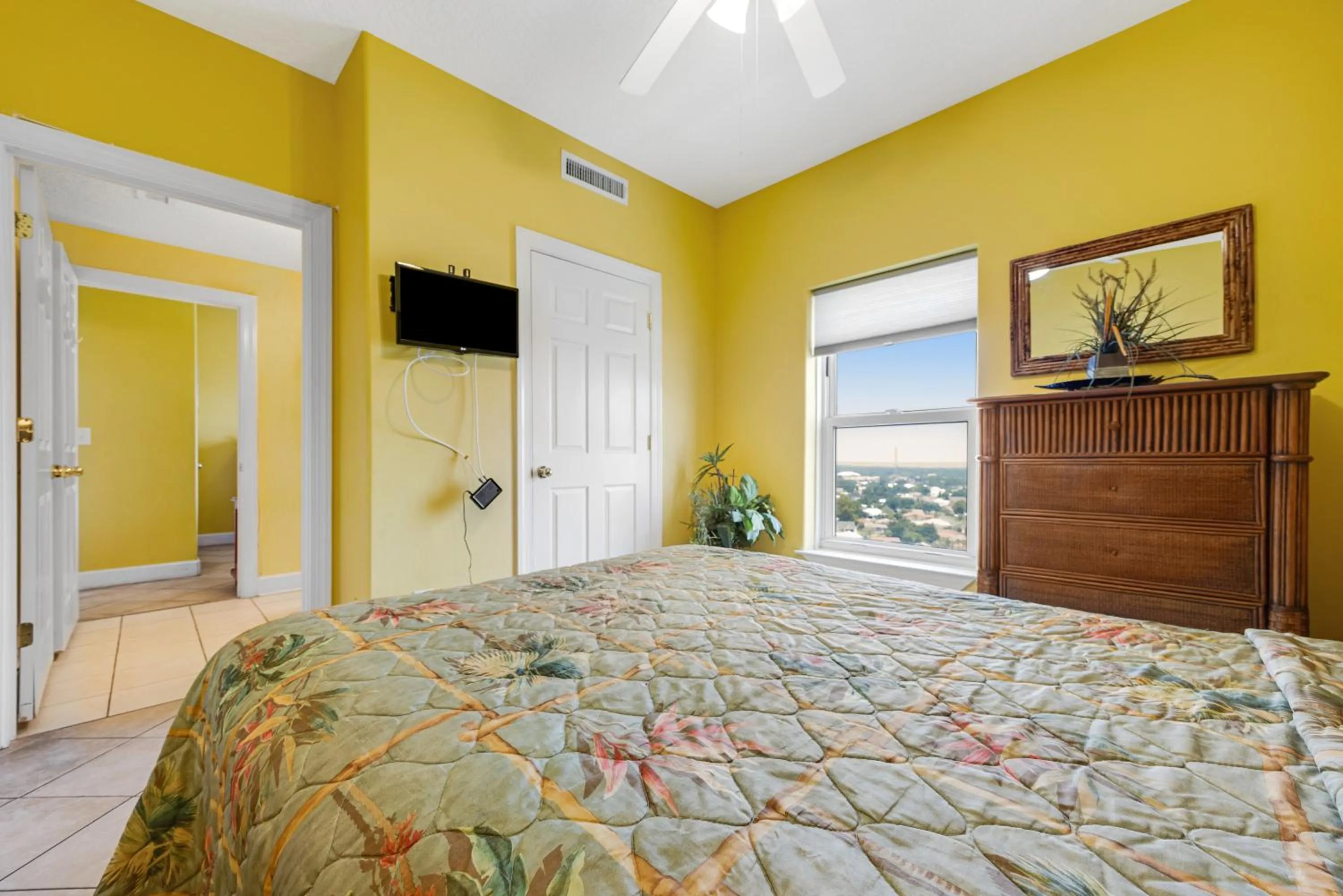 Bed in Ocean Reef 1709