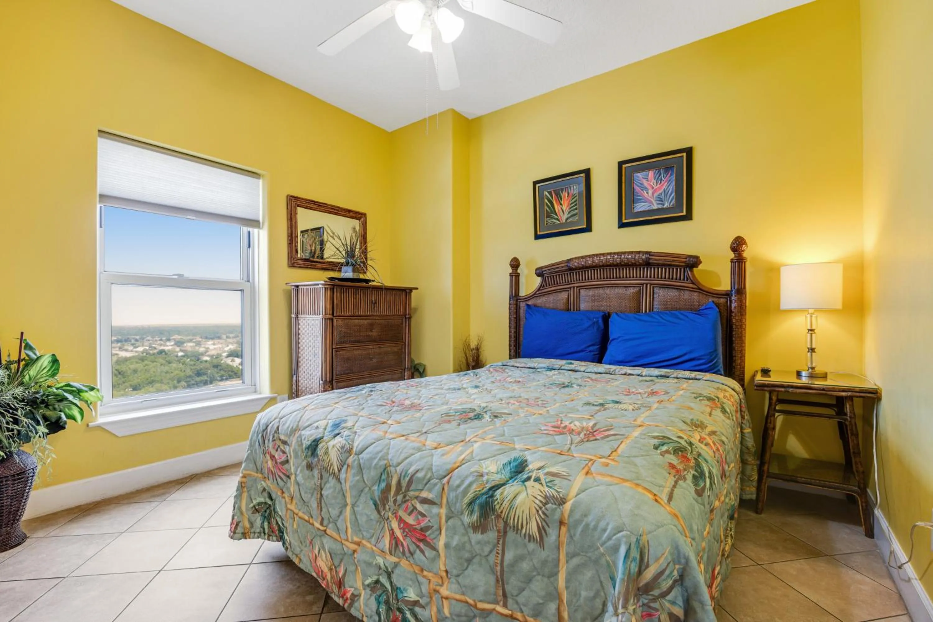 Bed in Ocean Reef 1709