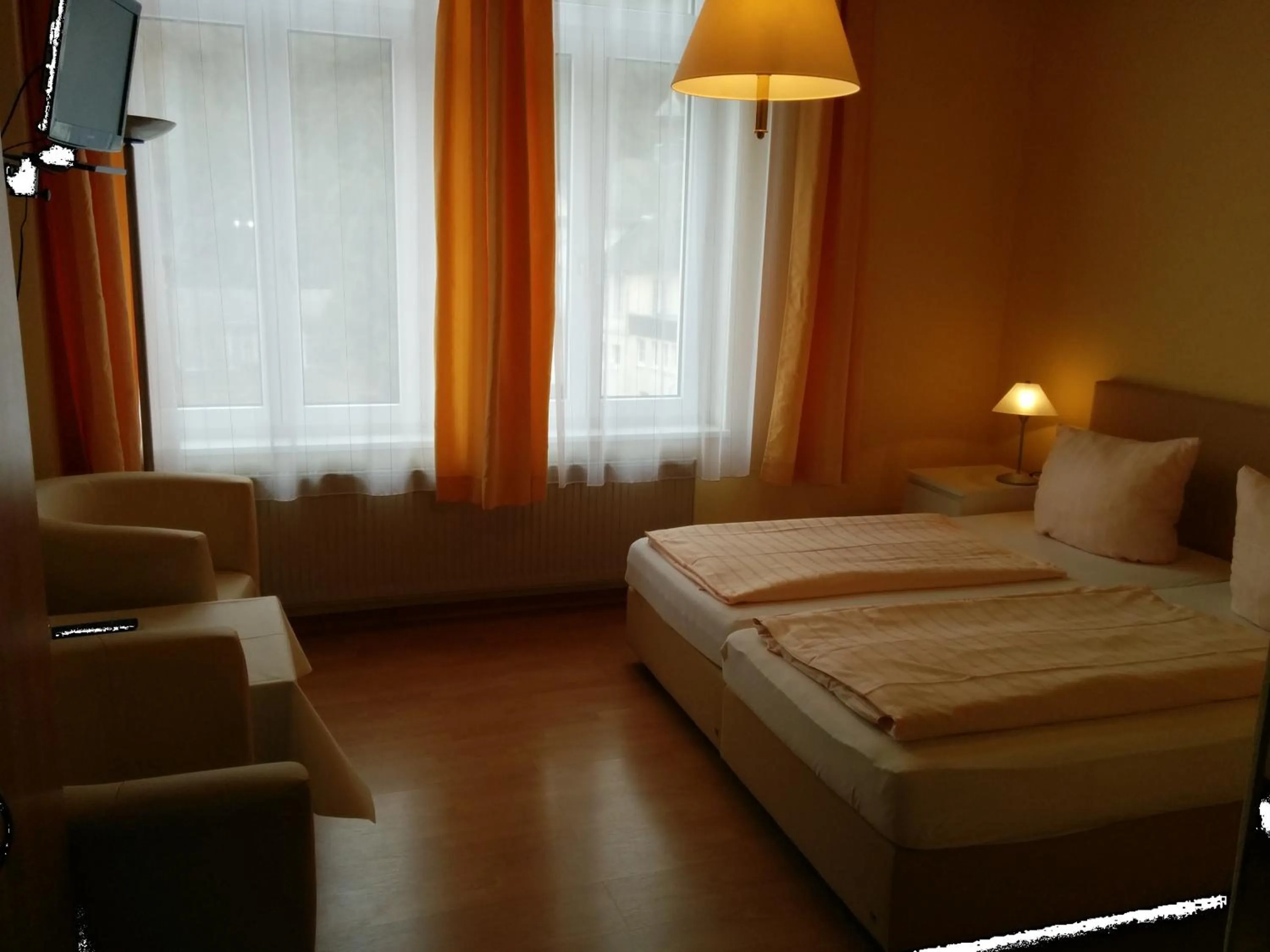 Photo of the whole room, Bed in Kurhotel Quellenhof