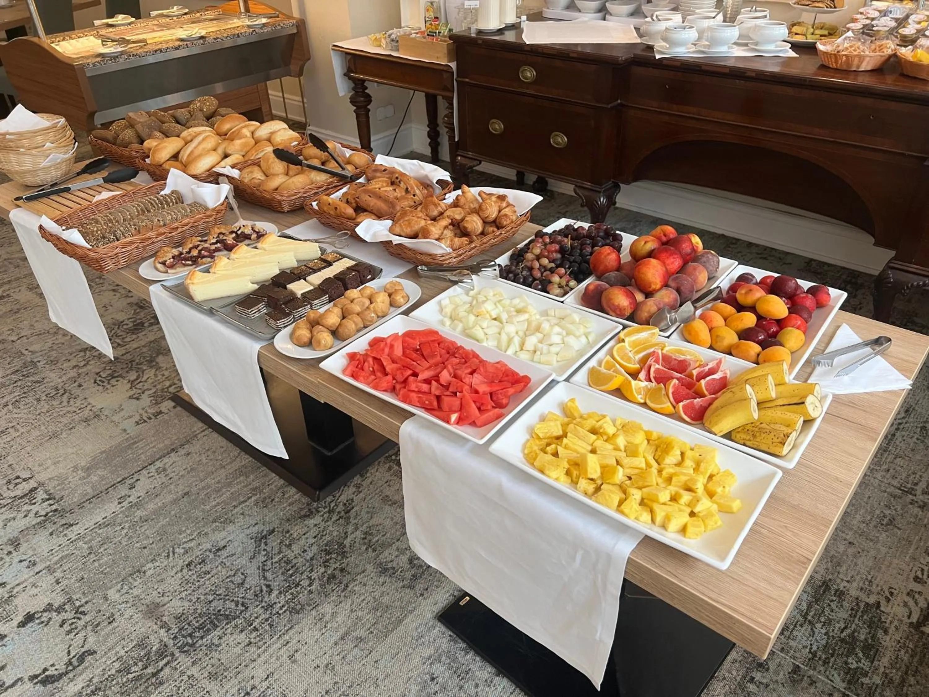 Buffet breakfast in Kurhotel Quellenhof
