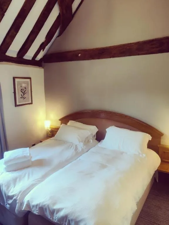 Bedroom, Bed in The Greyhound Inn