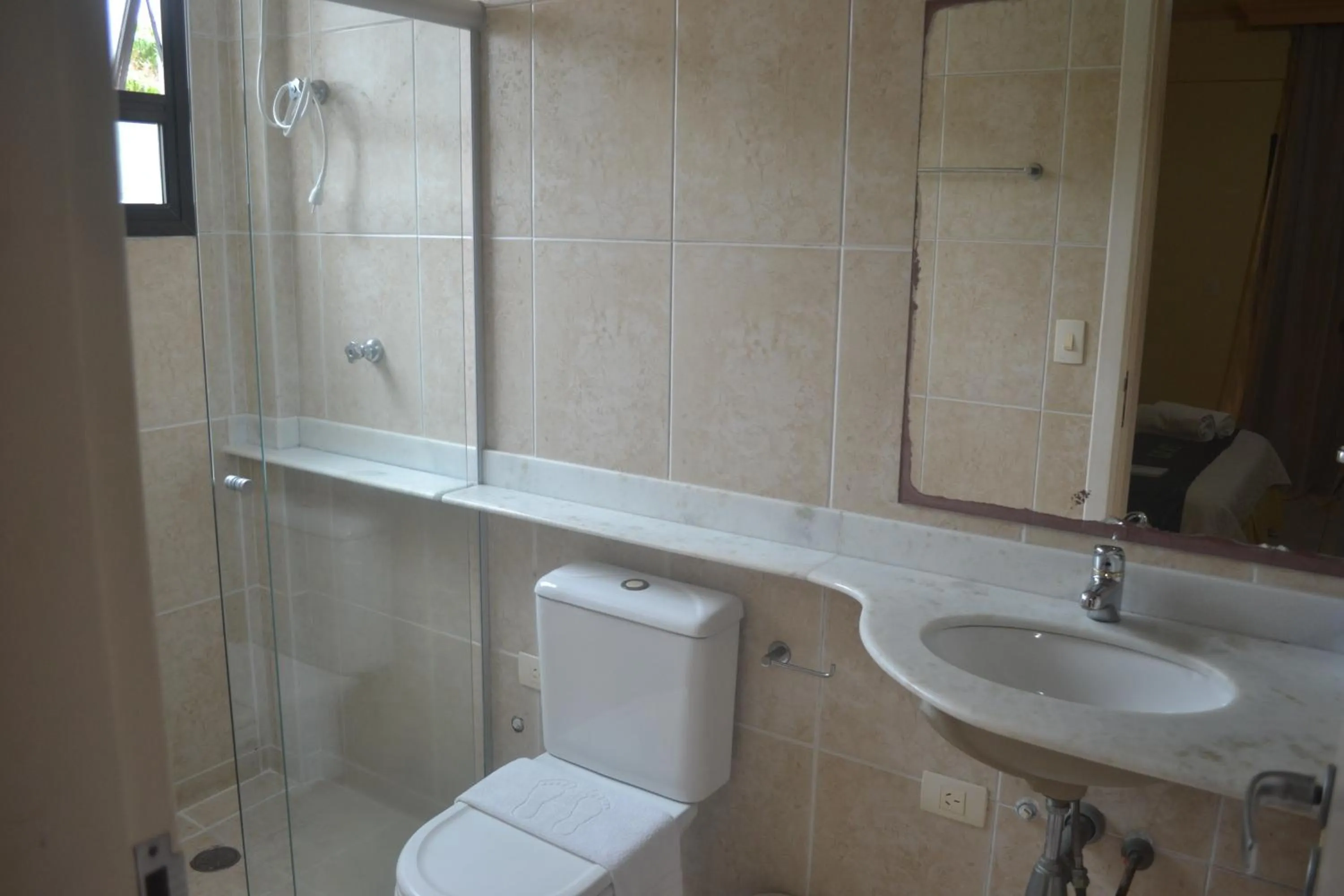 Shower in Hotel Canto do Atlântico