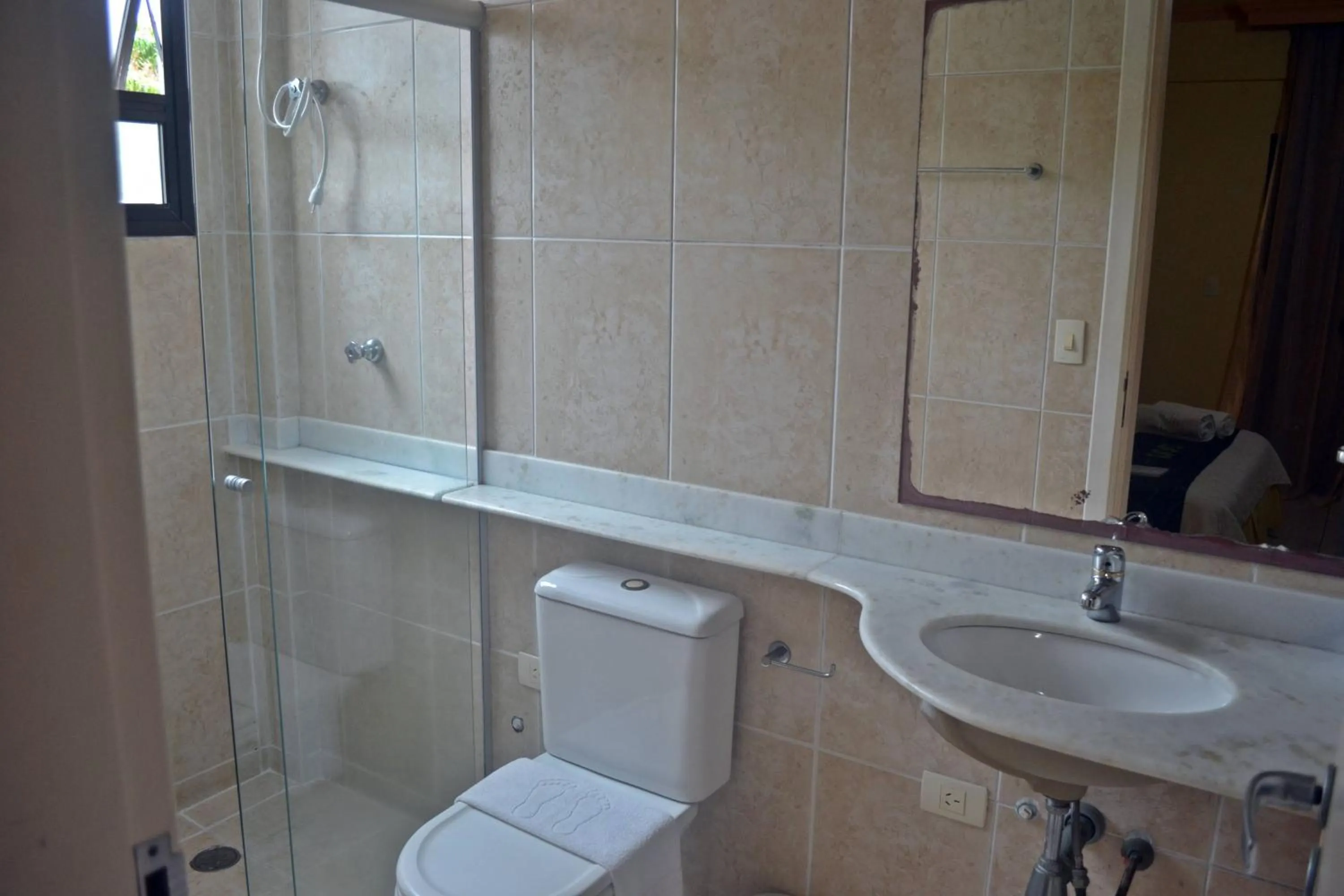 Shower in Hotel Canto do Atlântico