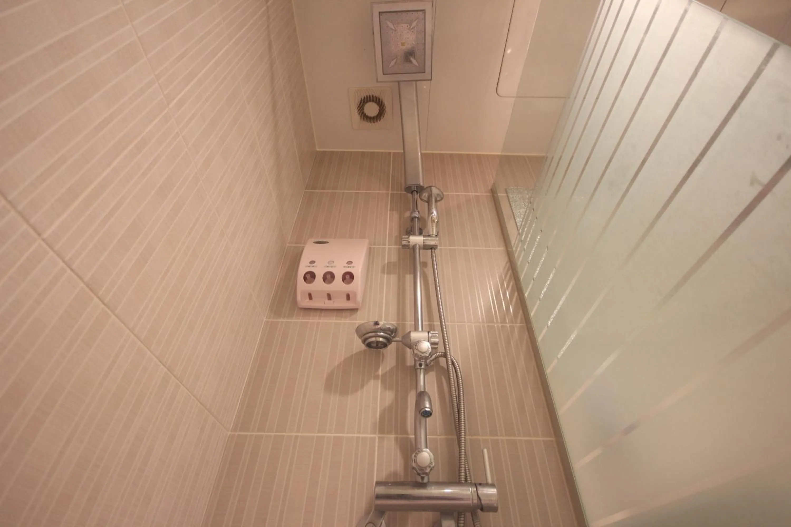 Shower, Bathroom in Sono Hotel