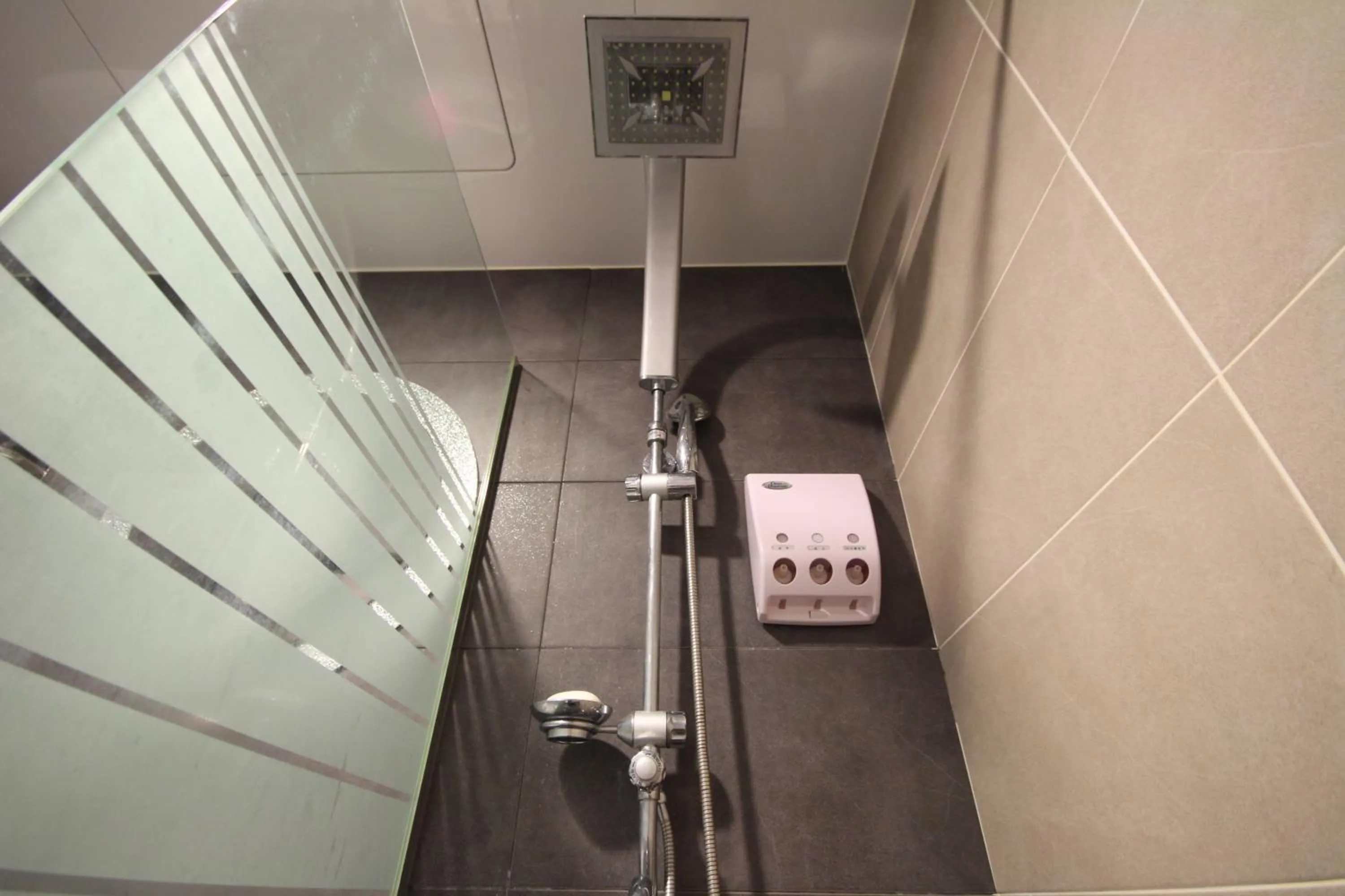 Shower, Bathroom in Sono Hotel