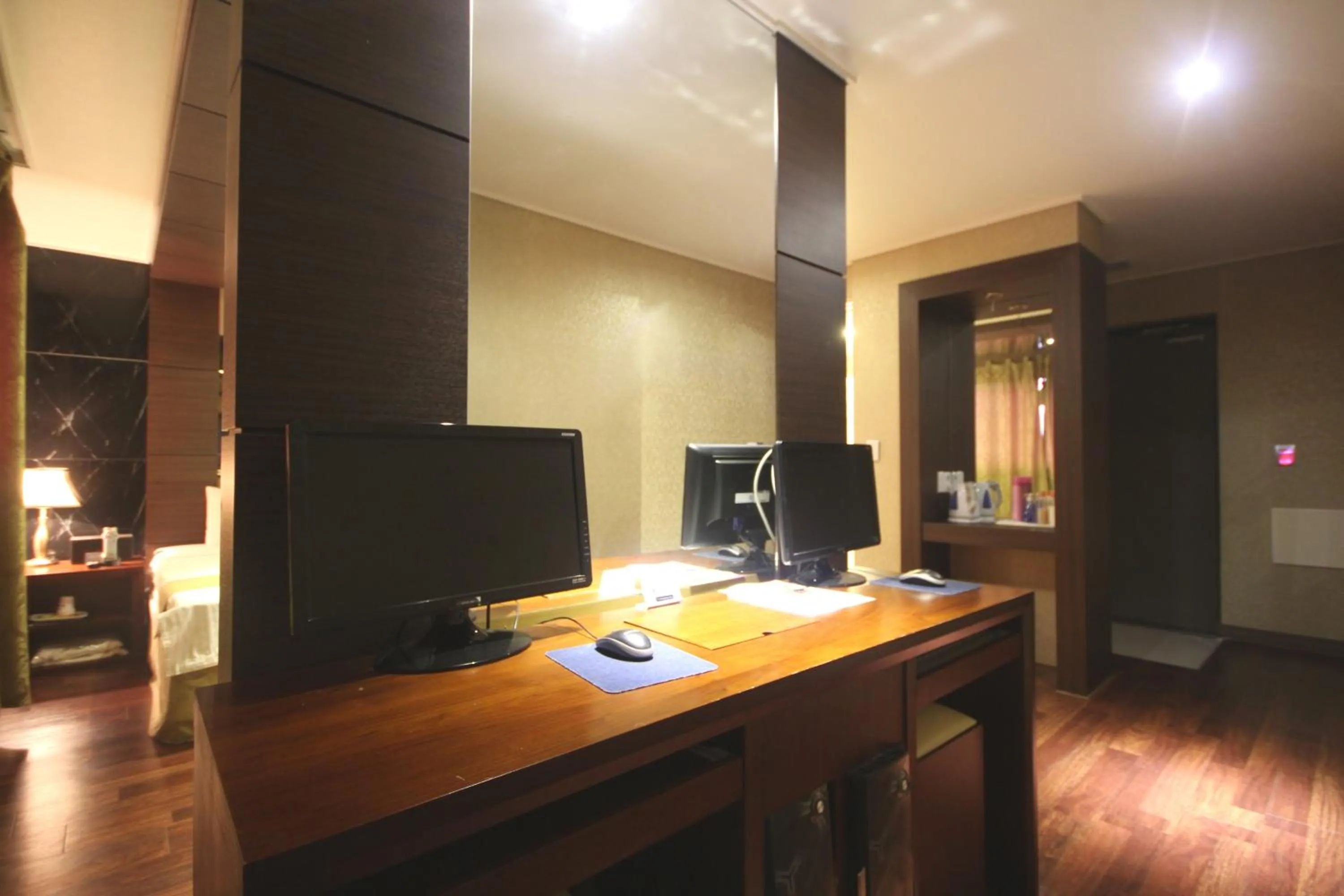 TV and multimedia, TV/Entertainment Center in Sono Hotel