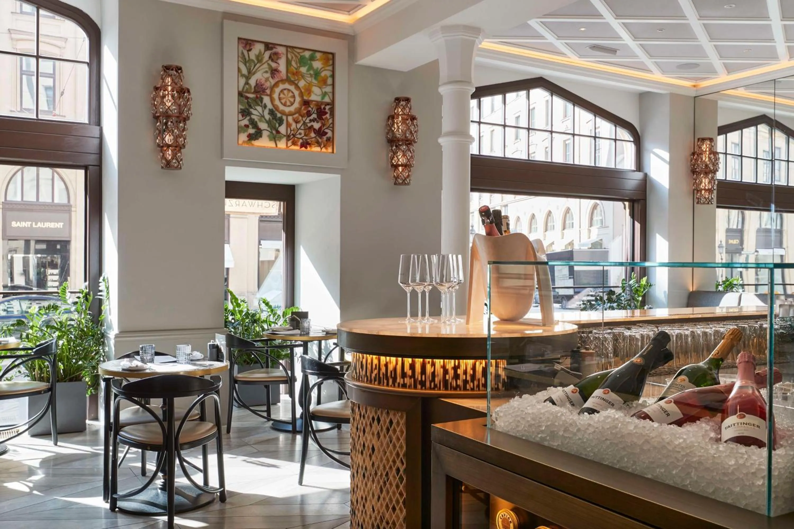 Restaurant/places to eat in Vier Jahreszeiten Kempinski München