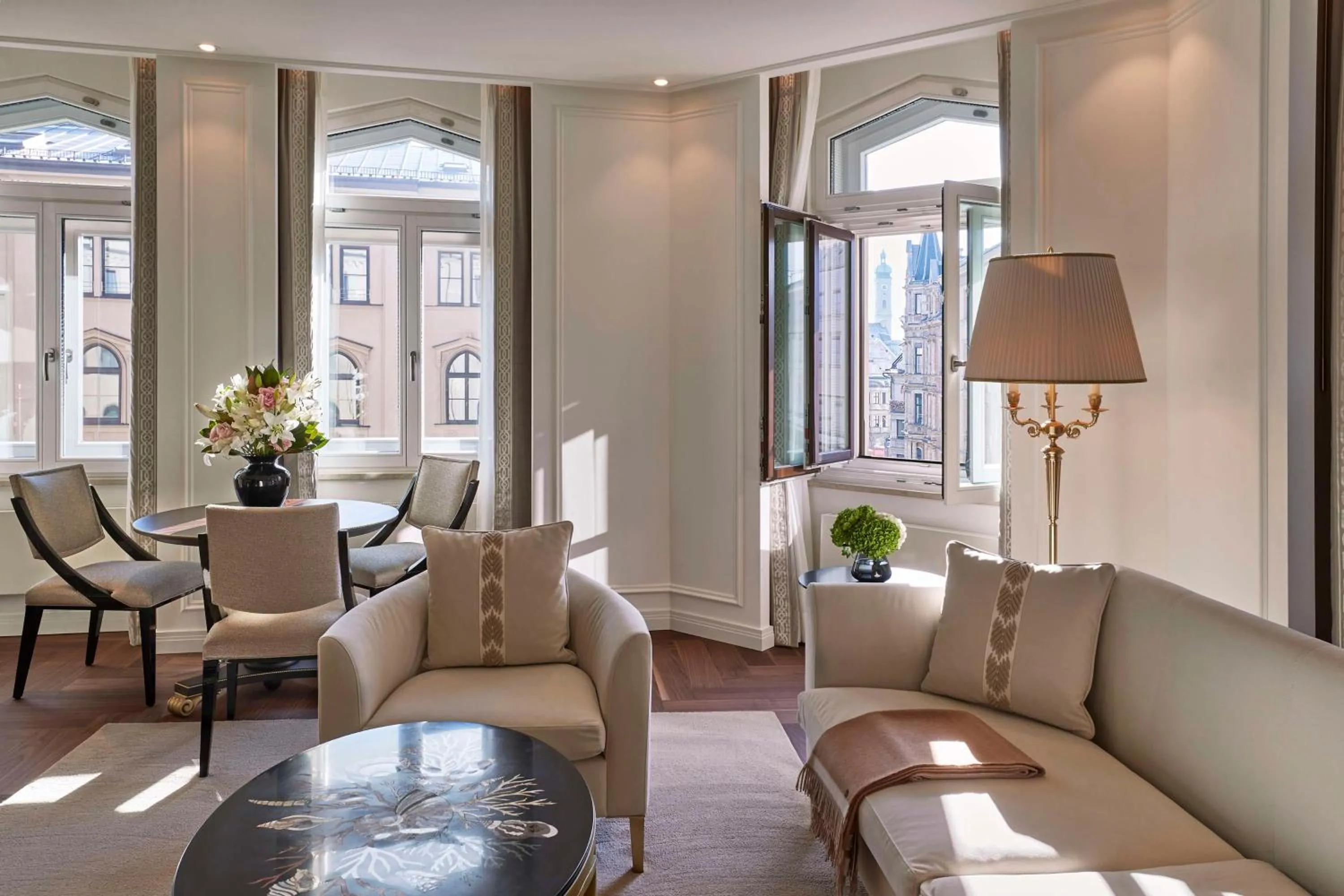 Bedroom in Vier Jahreszeiten Kempinski München