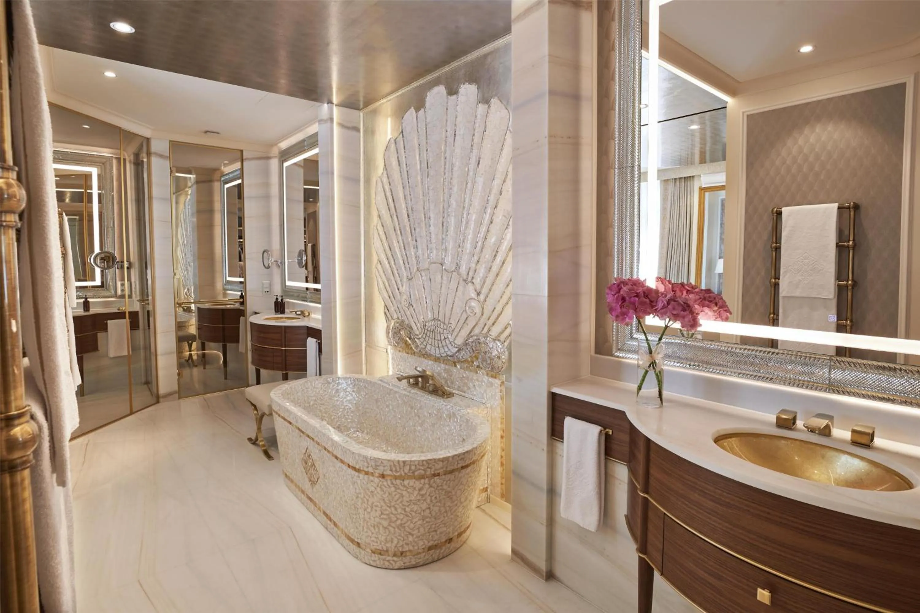 Bedroom in Vier Jahreszeiten Kempinski München