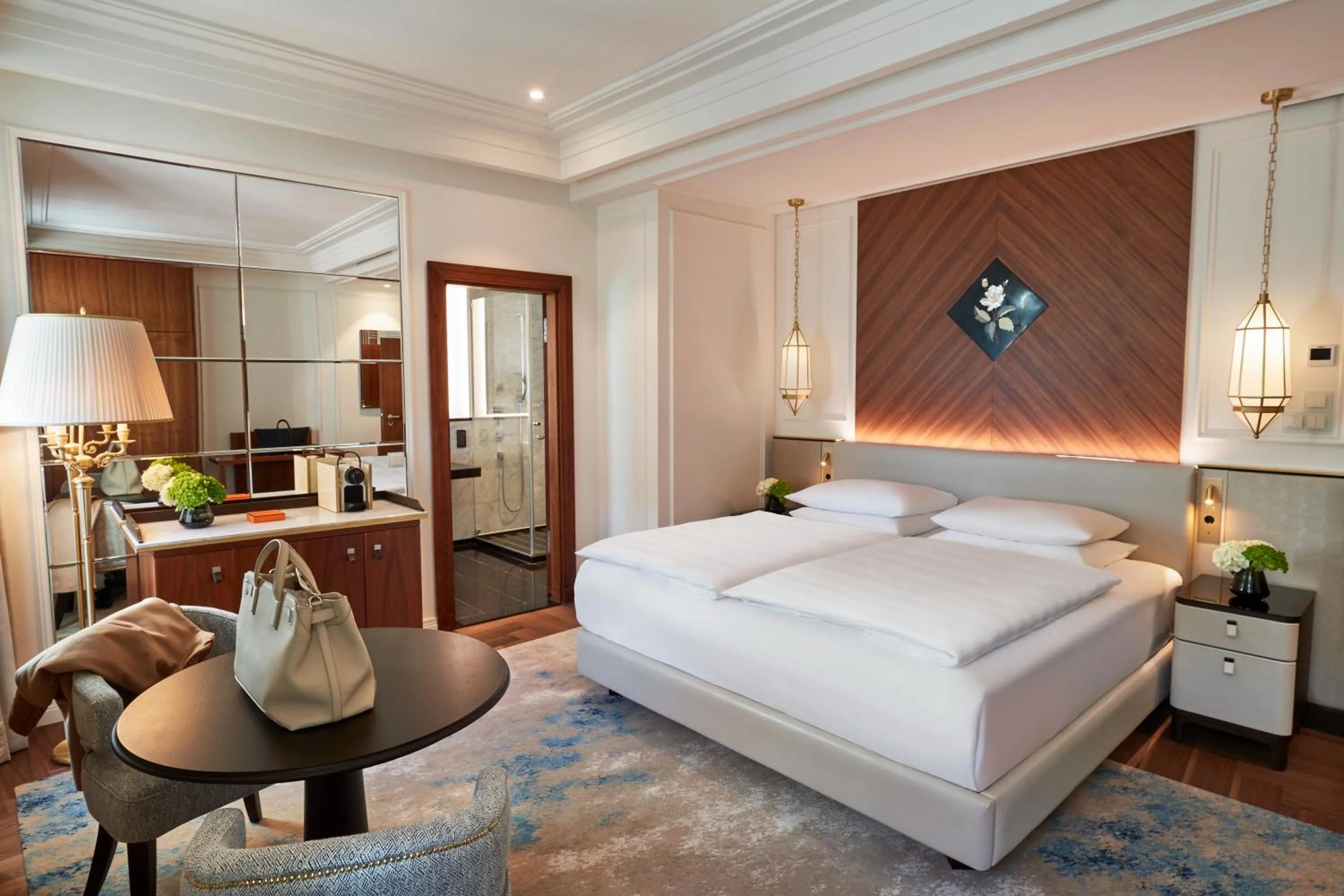 Bedroom, Bed in Vier Jahreszeiten Kempinski München