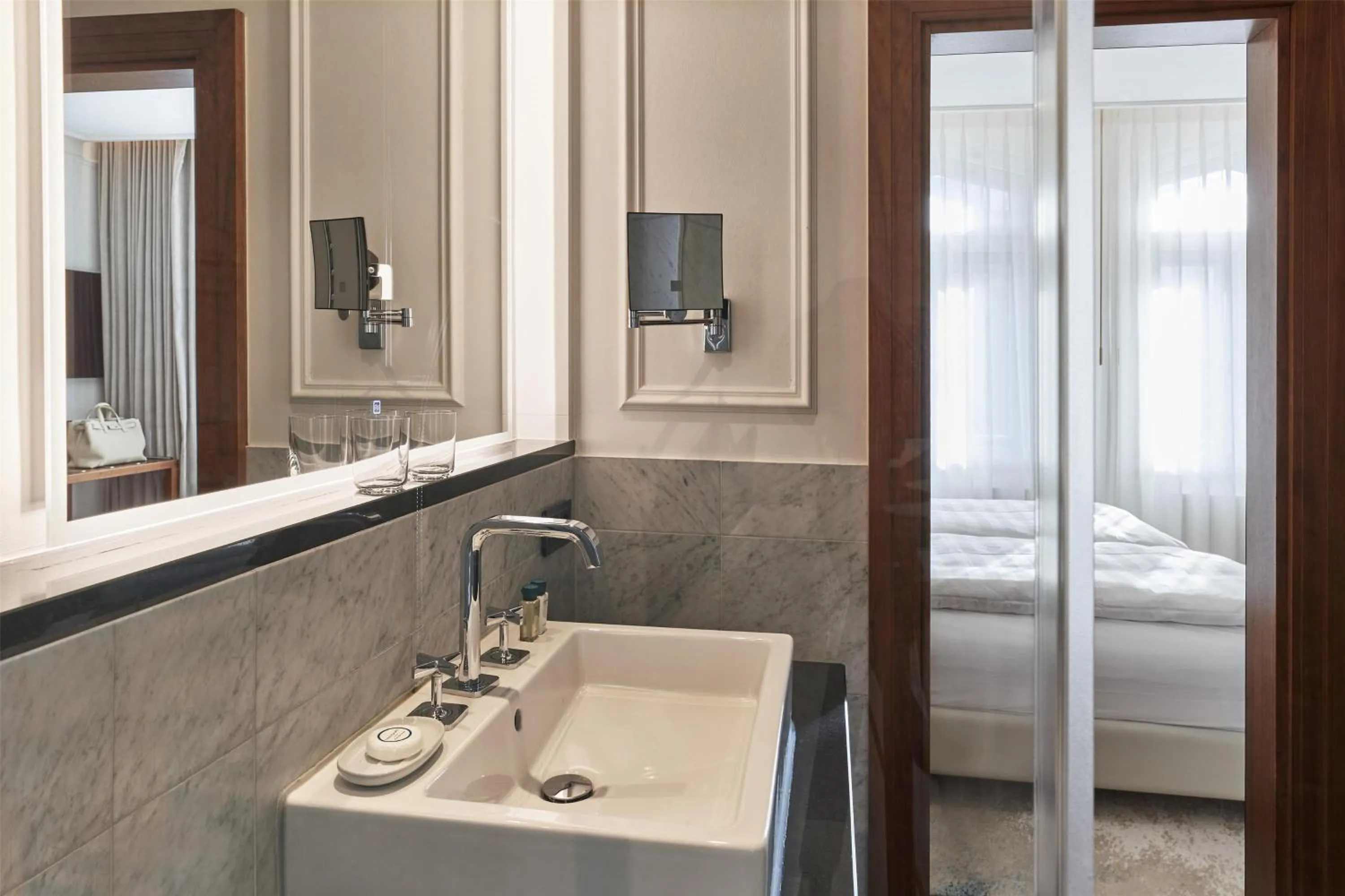 Bedroom in Vier Jahreszeiten Kempinski München