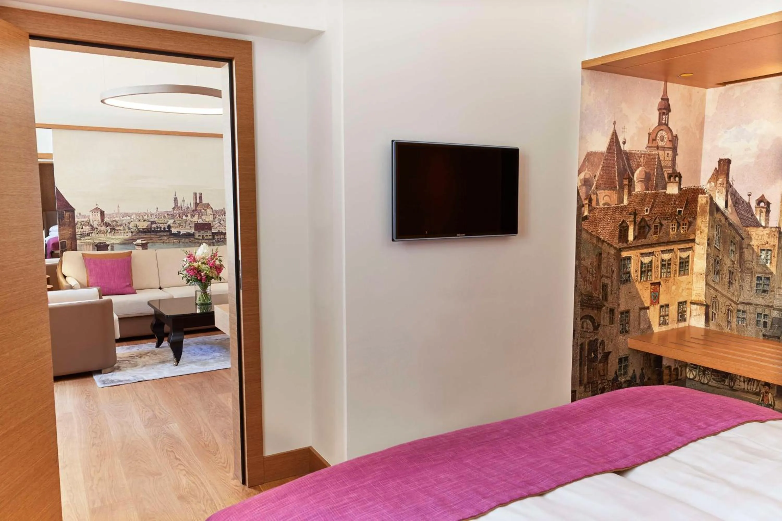 Photo of the whole room, Bed in Vier Jahreszeiten Kempinski München