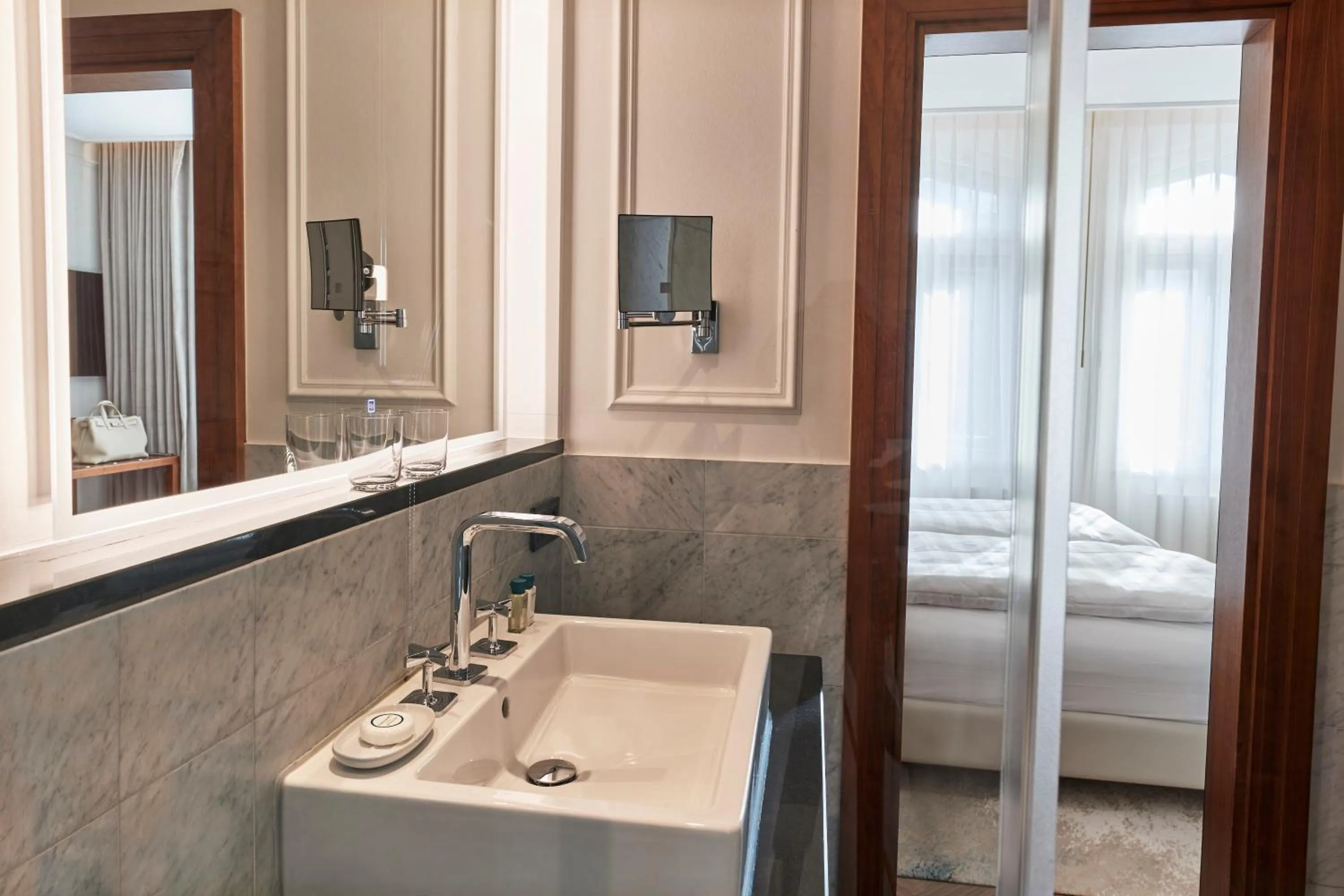 Bathroom in Vier Jahreszeiten Kempinski München