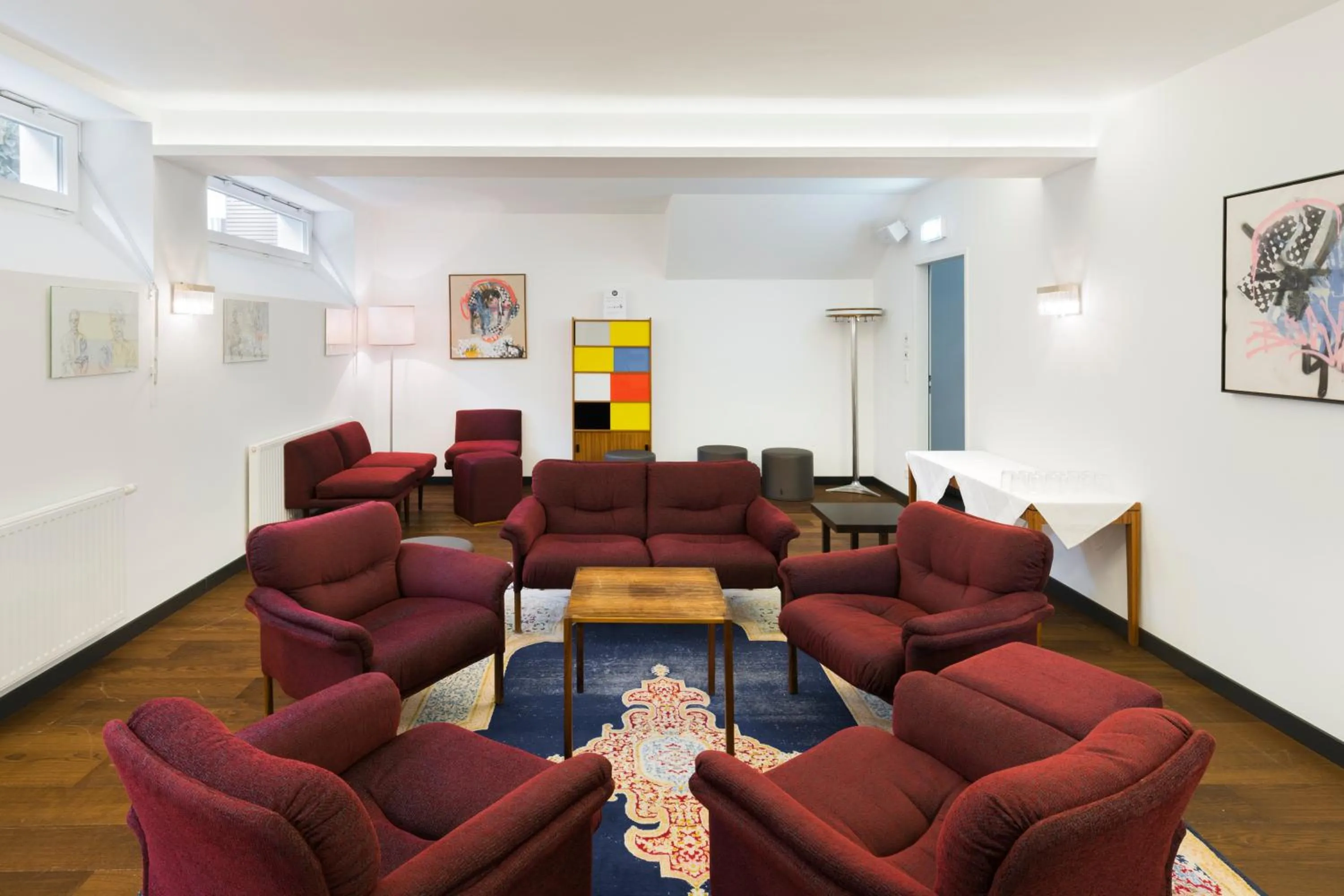 Communal lounge/ TV room in At the Park Hotel