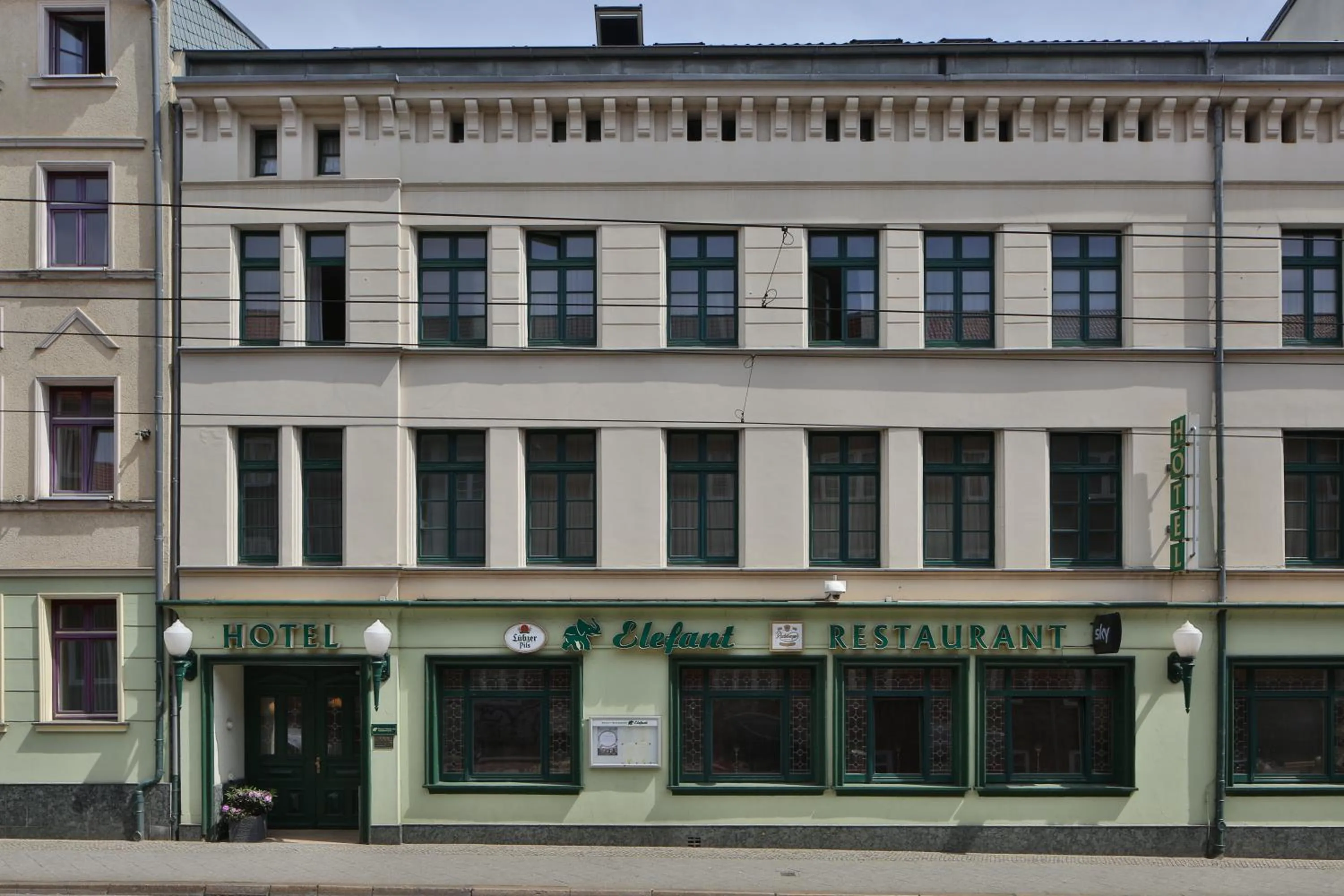 Facade/entrance in Hotel Elefant