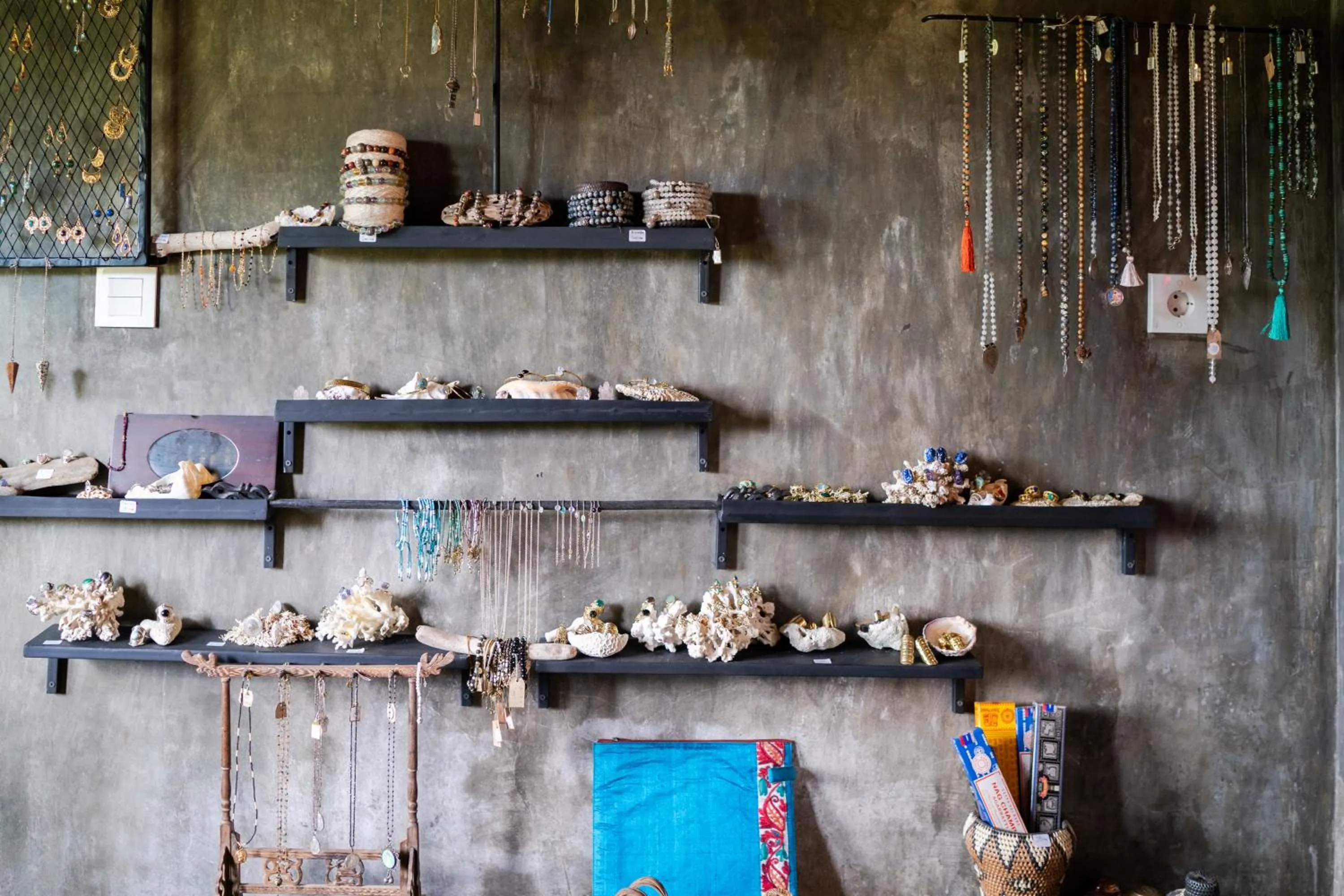 On-site shops in Ubuntu Bali Eco Yoga Retreat - CANGGU