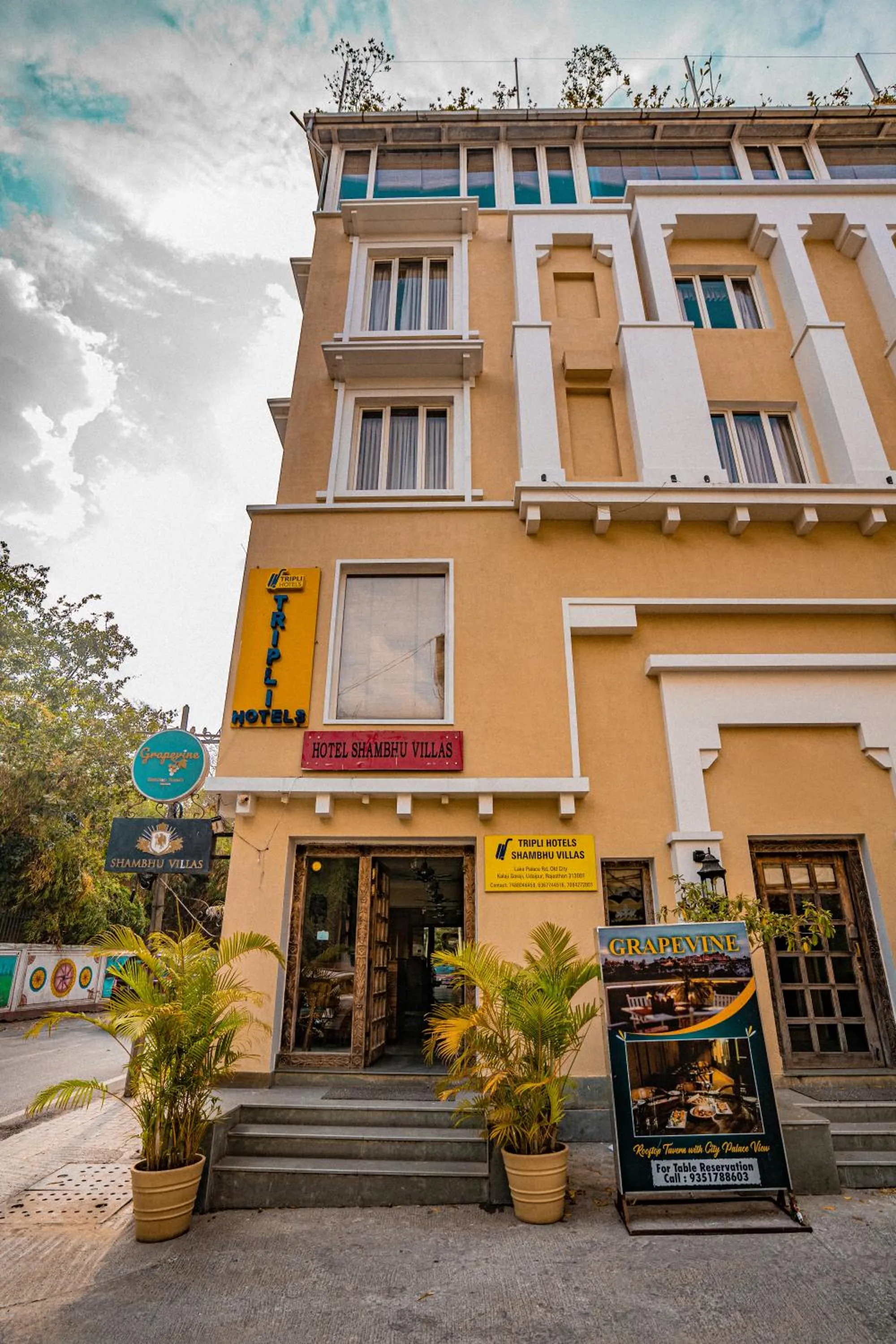 Facade/entrance in Tripli Hotels Shambhu Villas