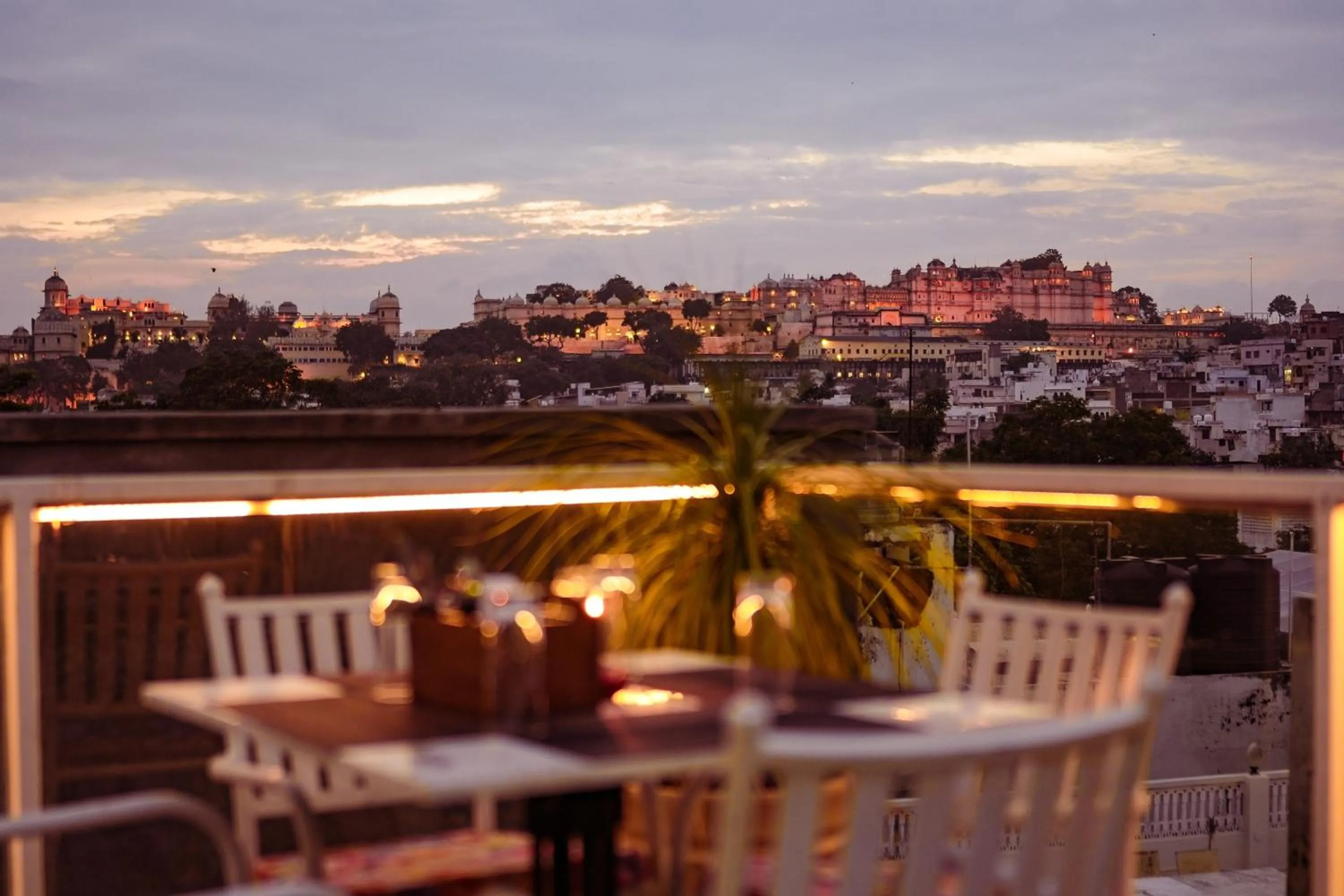 Restaurant/places to eat in Tripli Hotels Shambhu Villas