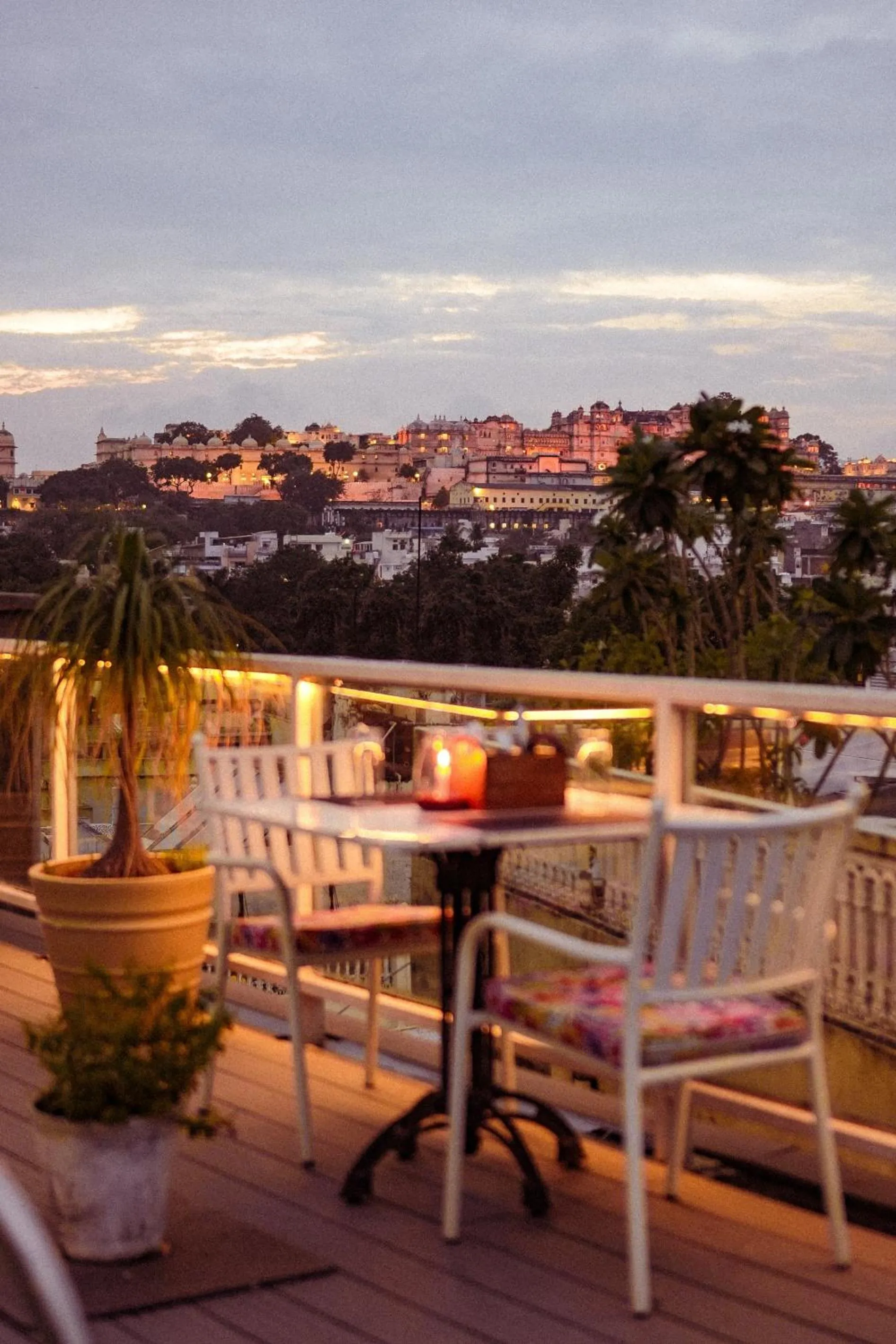 Restaurant/places to eat in Tripli Hotels Shambhu Villas