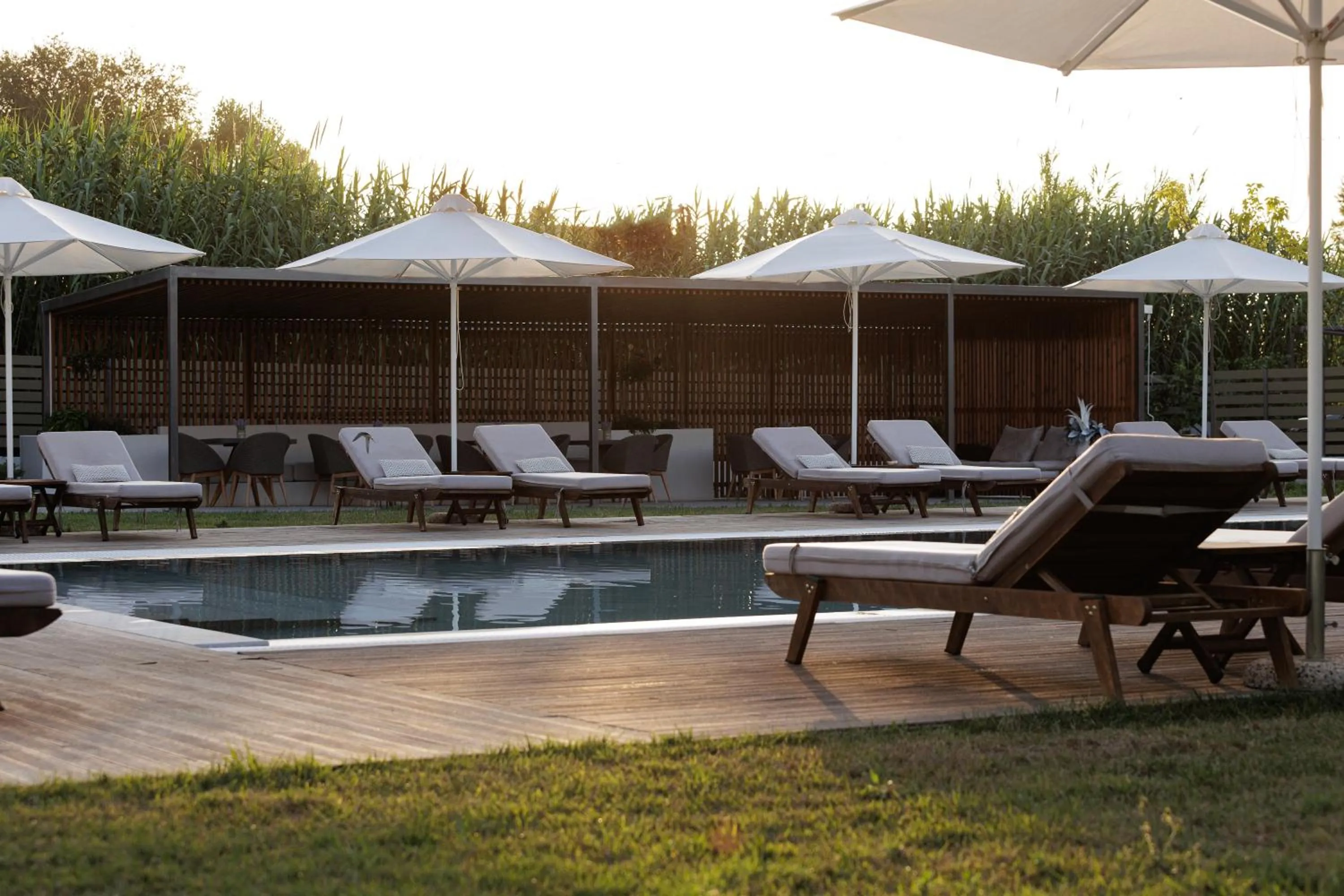 Day in V Luxury Suites