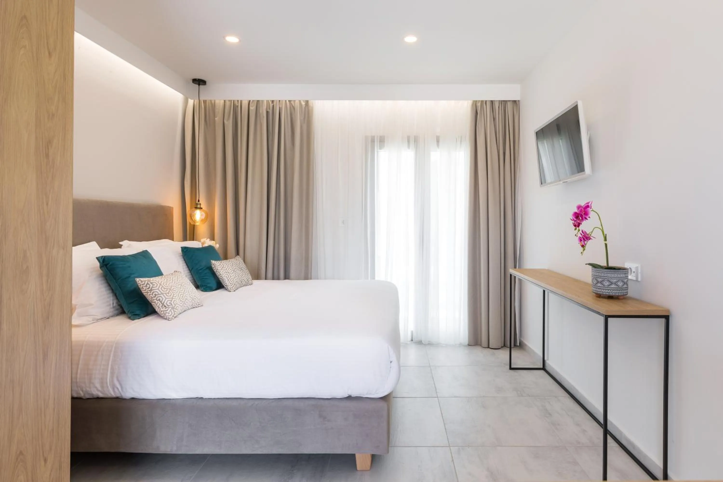 Bed in V Luxury Suites