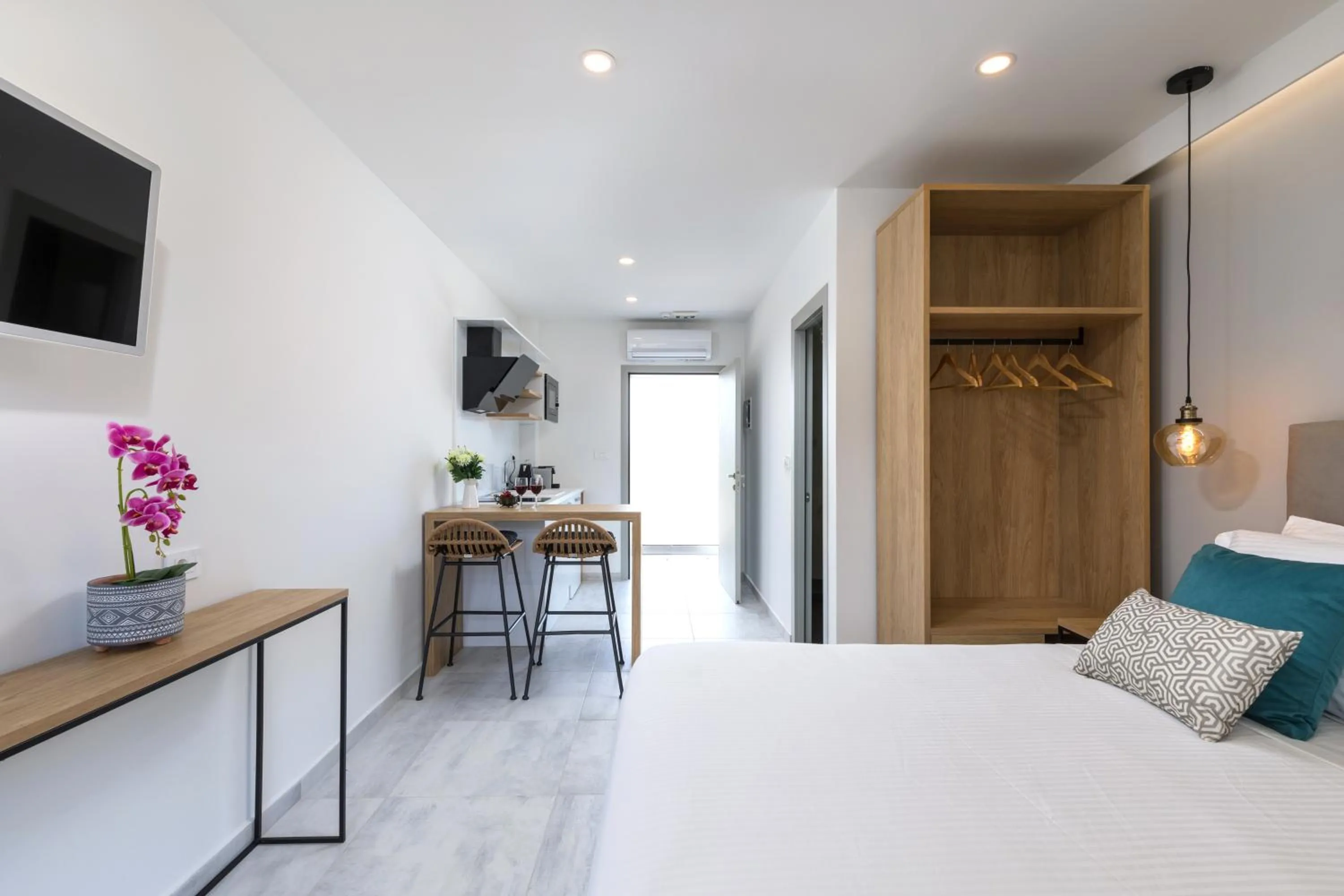 Photo of the whole room, Bed in V Luxury Suites