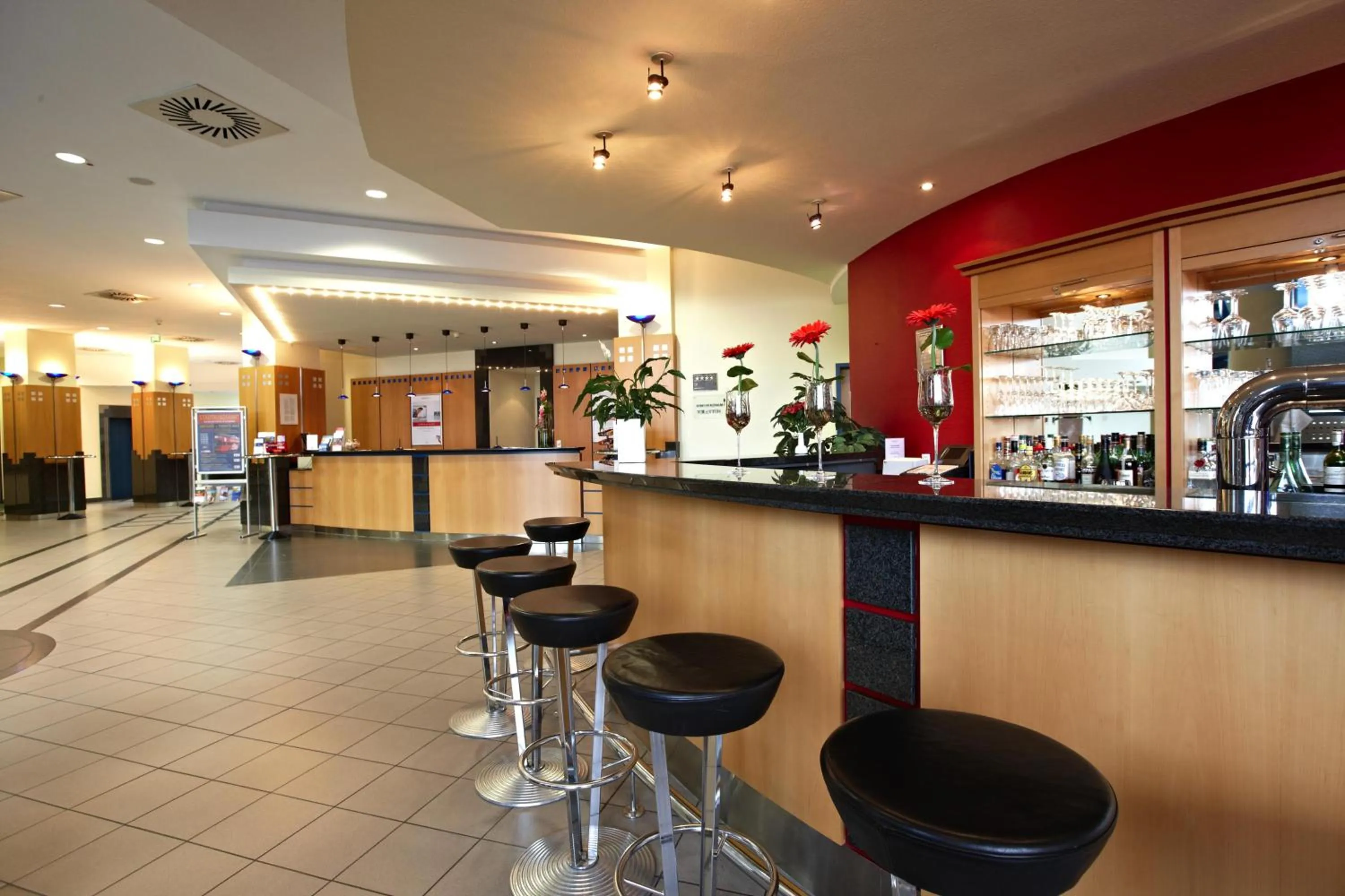 Lounge or bar in IntercityHotel Schwerin