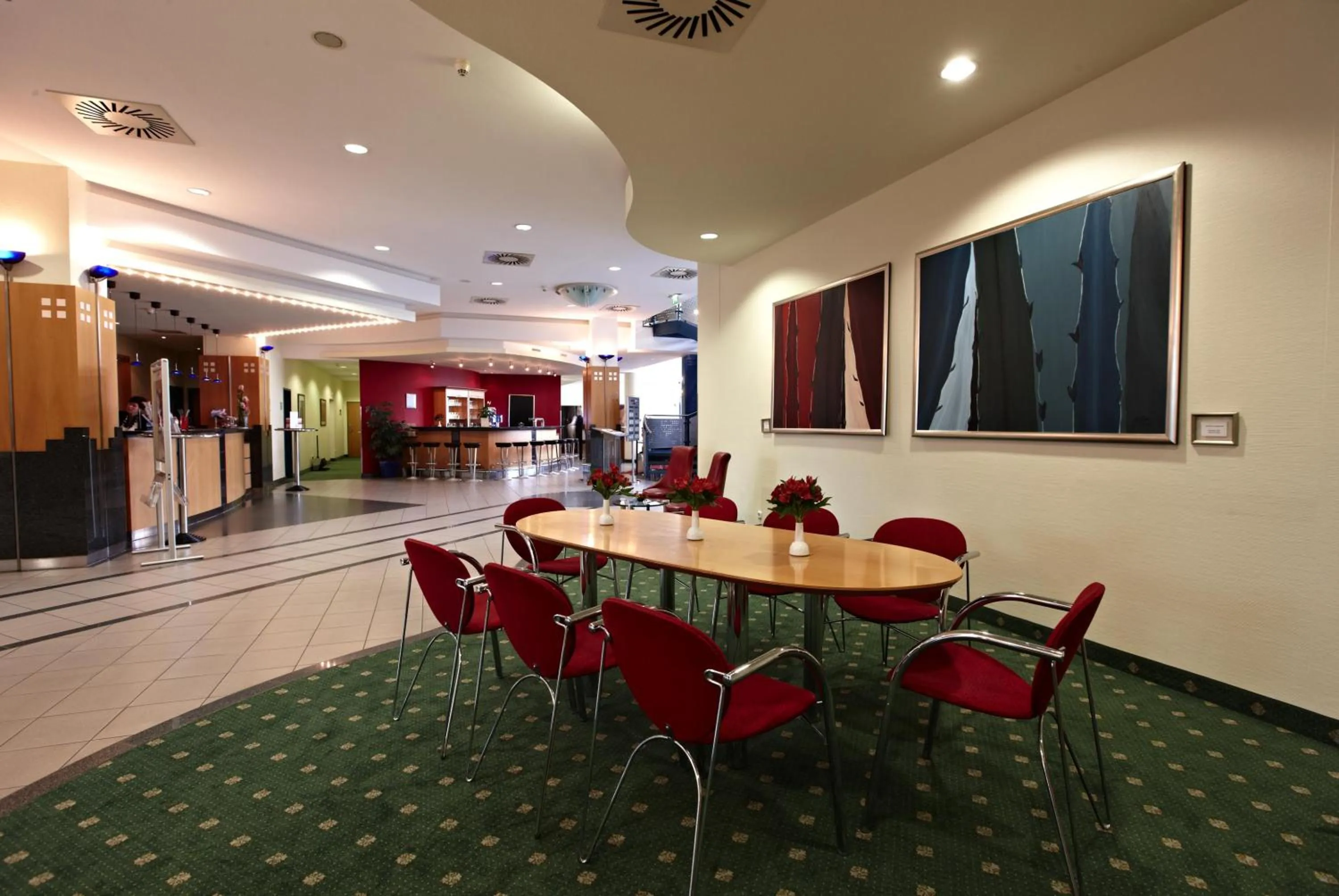 Lobby or reception in IntercityHotel Schwerin