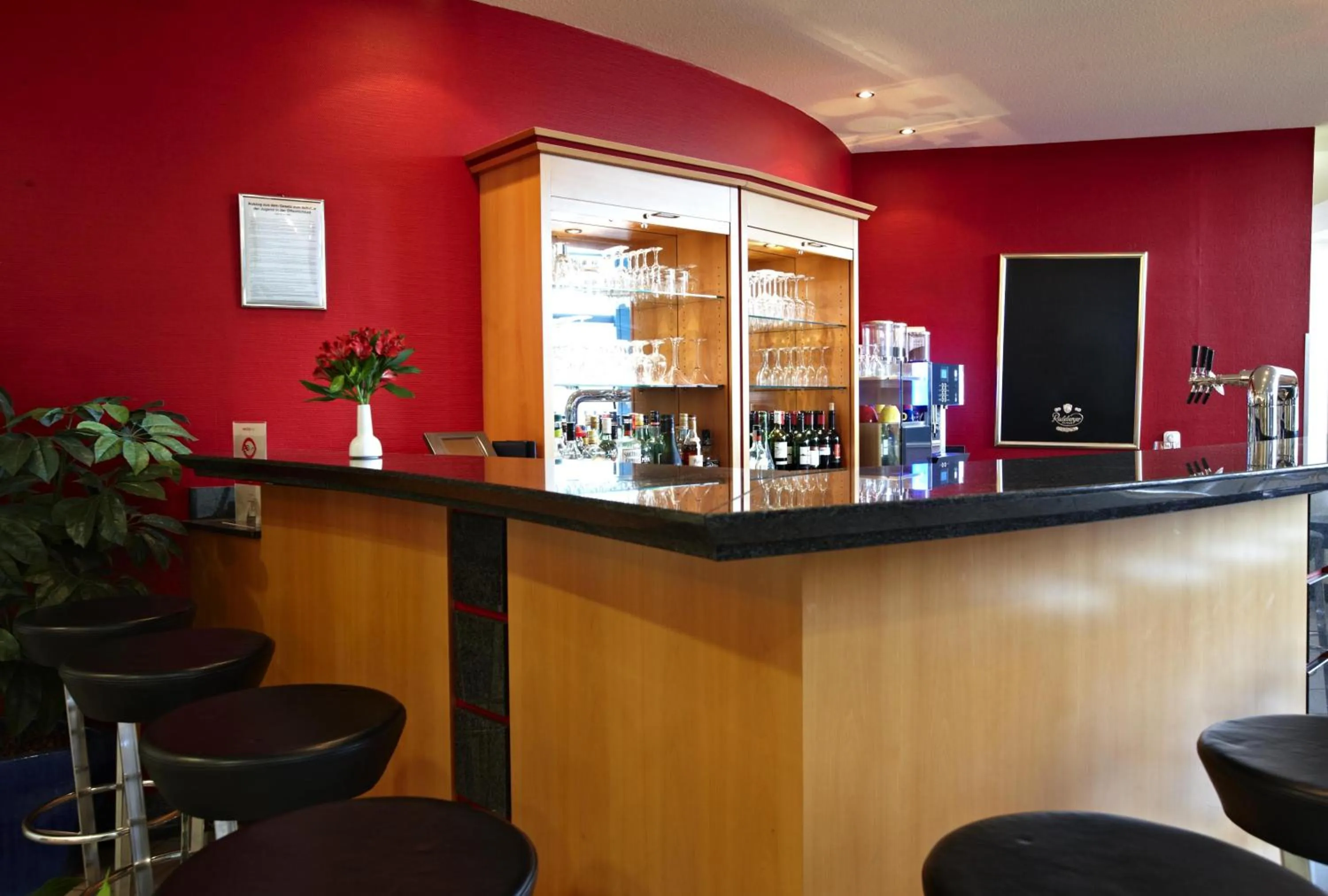 Lounge or bar in IntercityHotel Schwerin