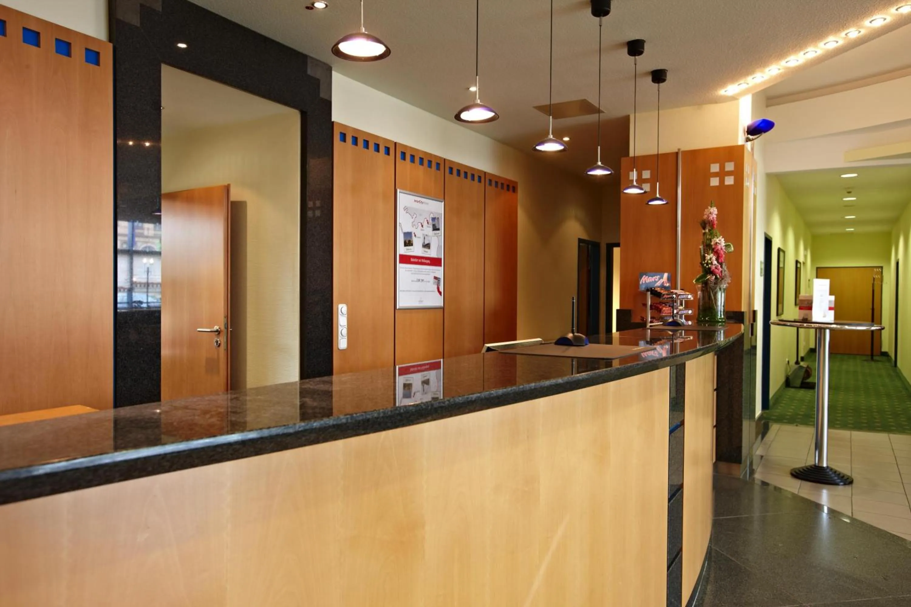 Lobby or reception in IntercityHotel Schwerin