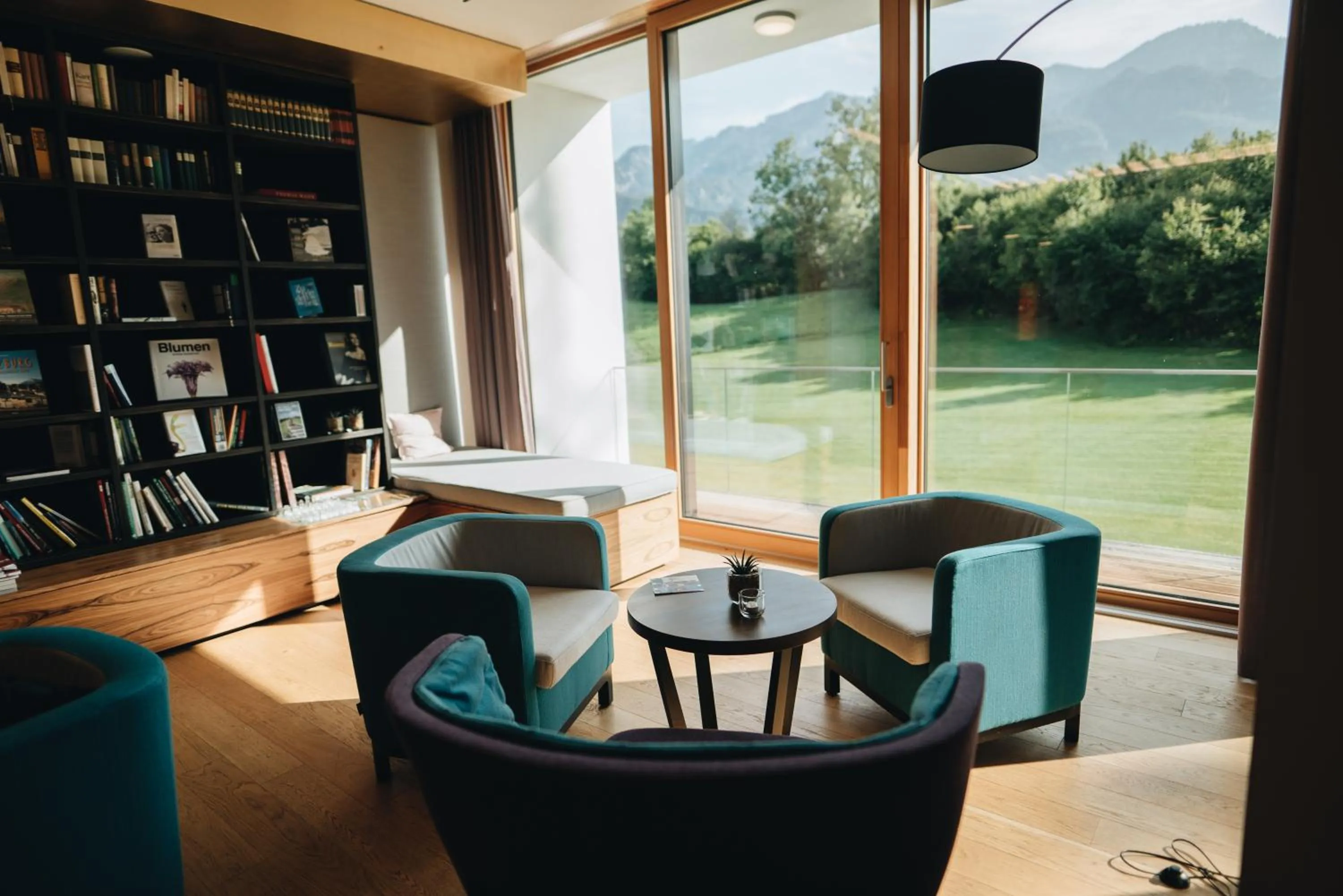 Communal lounge/ TV room in Klosterhof – Alpine Hideaway & Spa