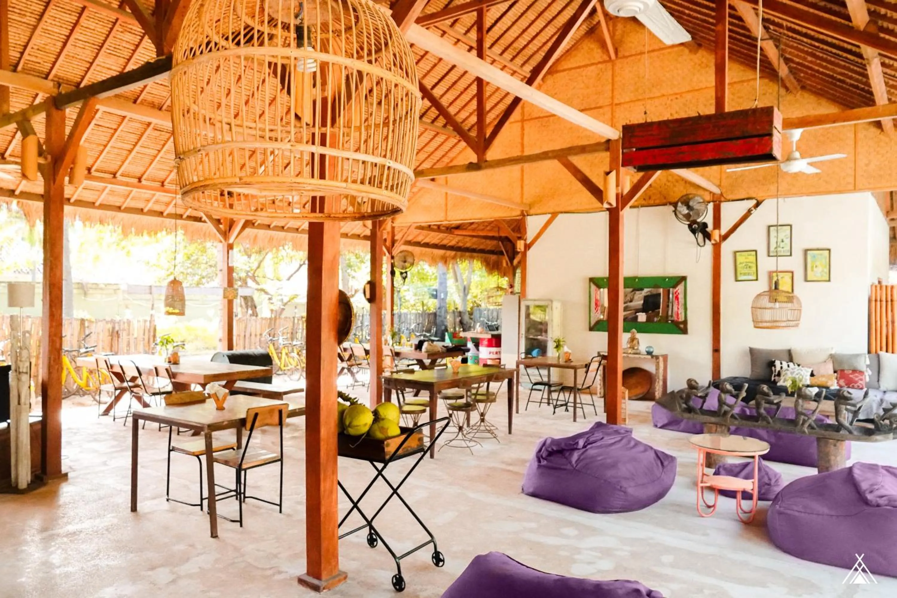 Restaurant/places to eat in La Cocoteraie Ecolodge - Luxury Glamping Tents