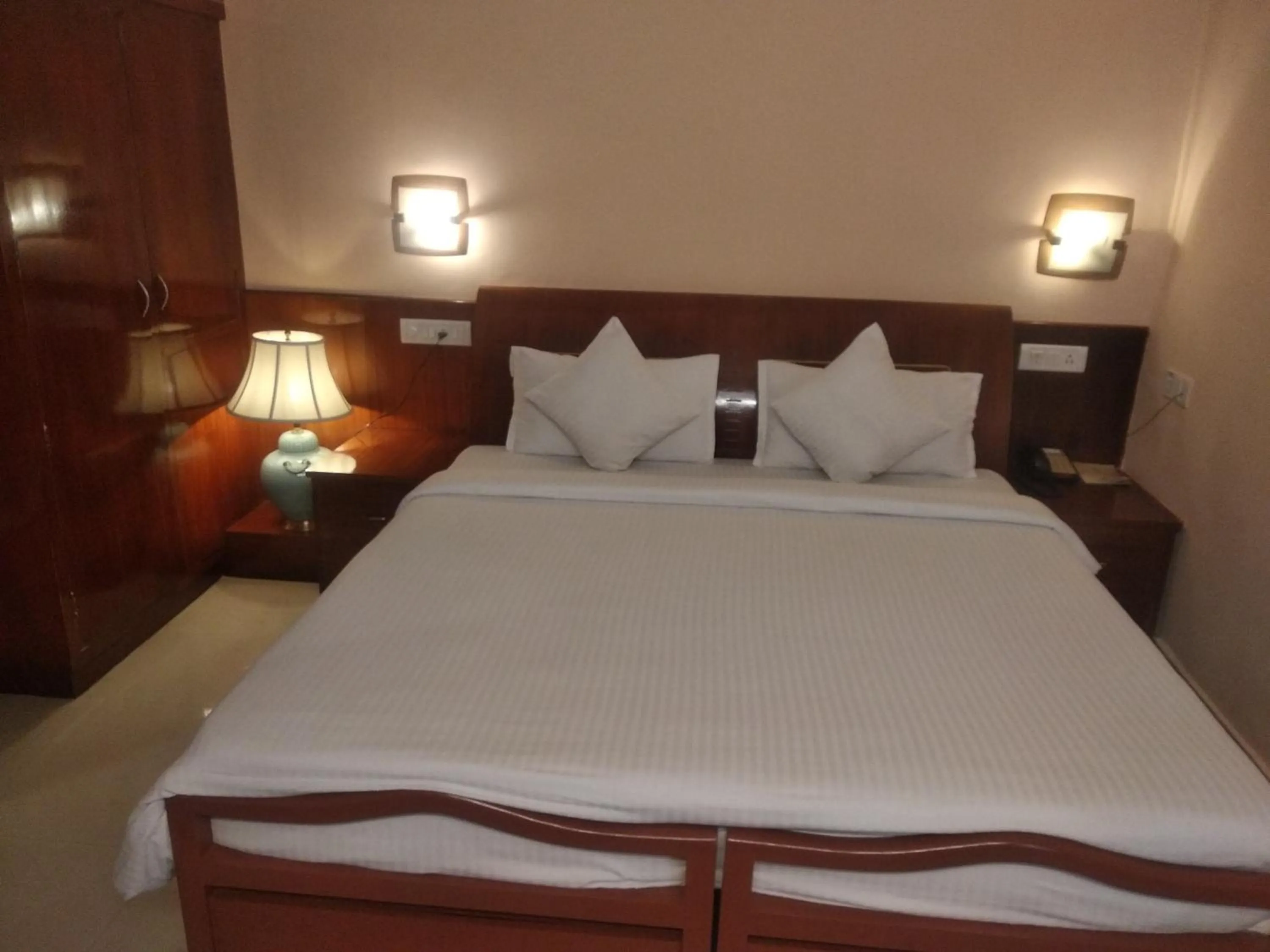 Bedroom, Bed in KPM Regency