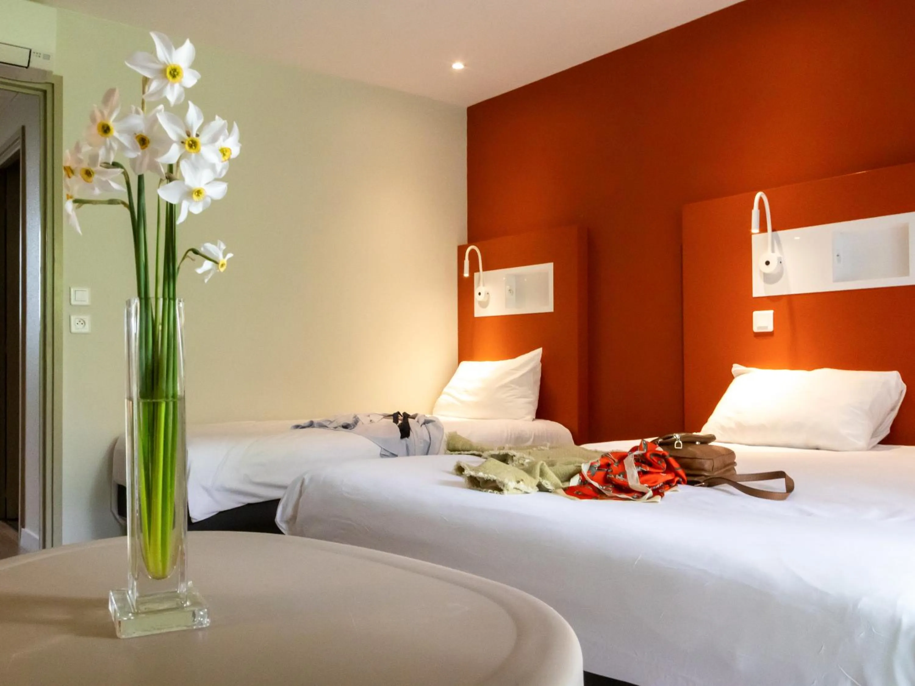 Photo of the whole room, Bed in ibis budget Le Puy En Velay