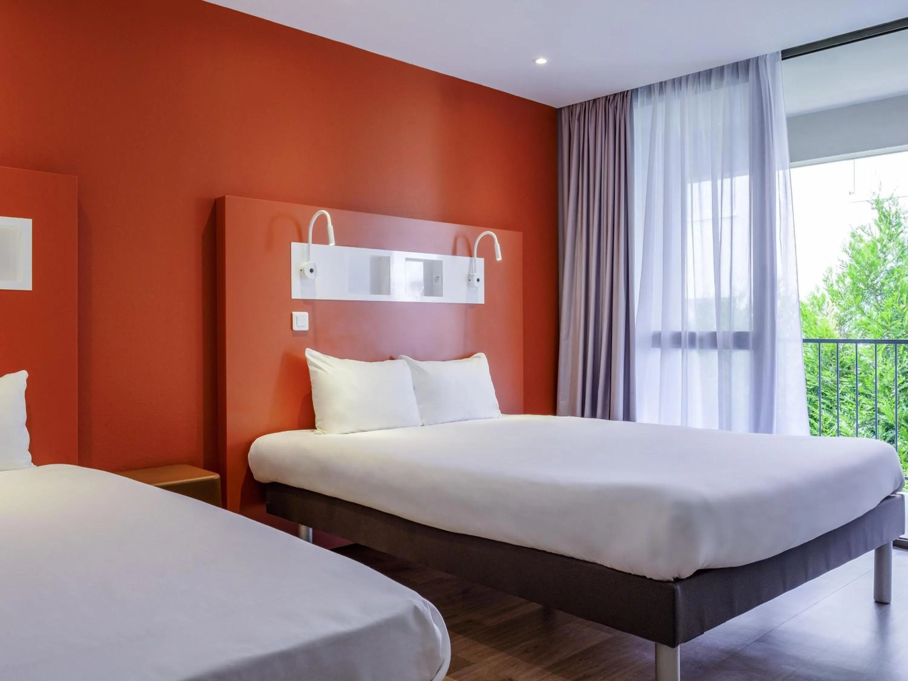 Property building, Bed in ibis budget Le Puy En Velay