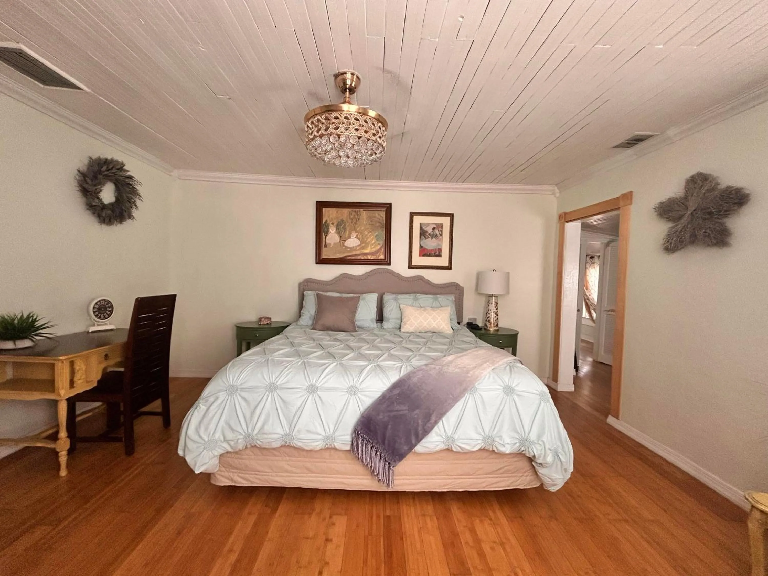 Bed in Manatee Palms