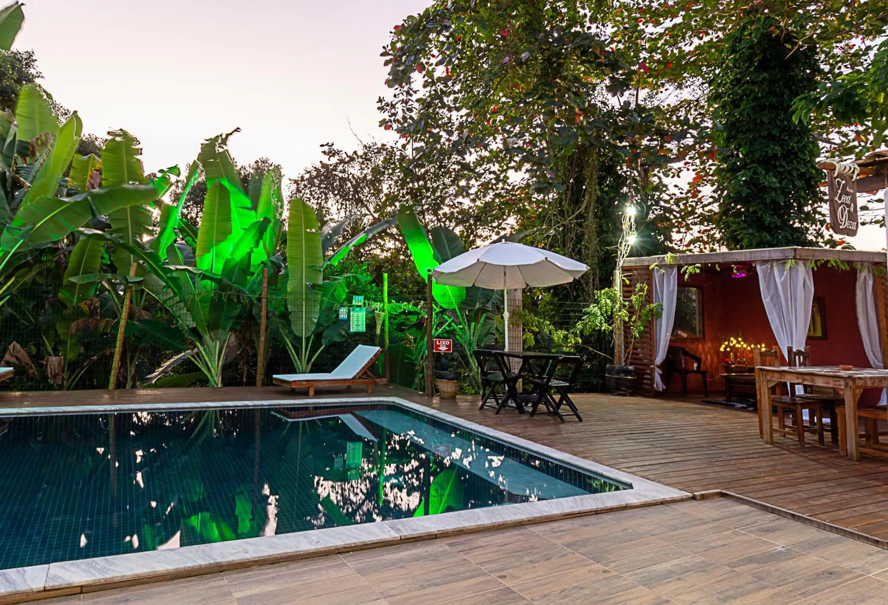 Swimming pool in Villa Handam