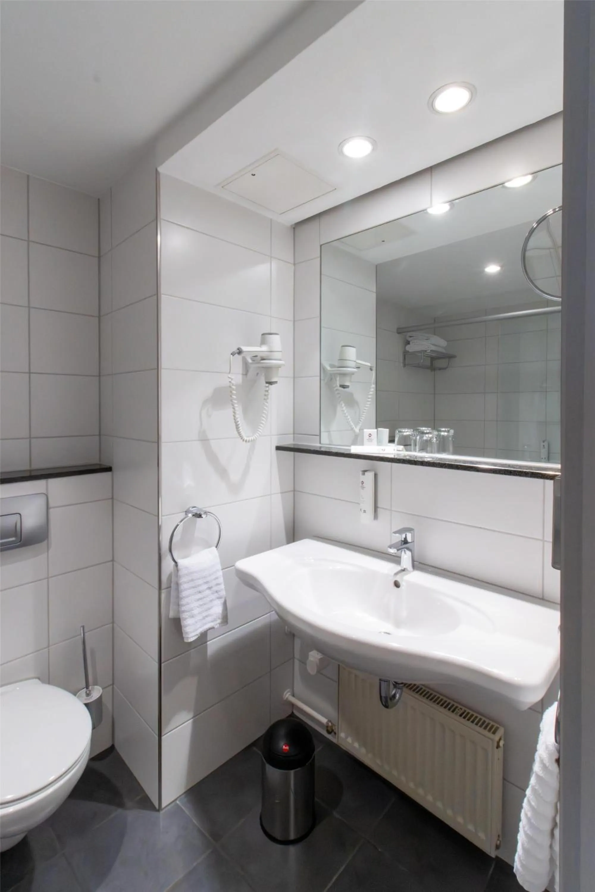 Bathroom in Best Western Plus Palatin Kongresshotel
