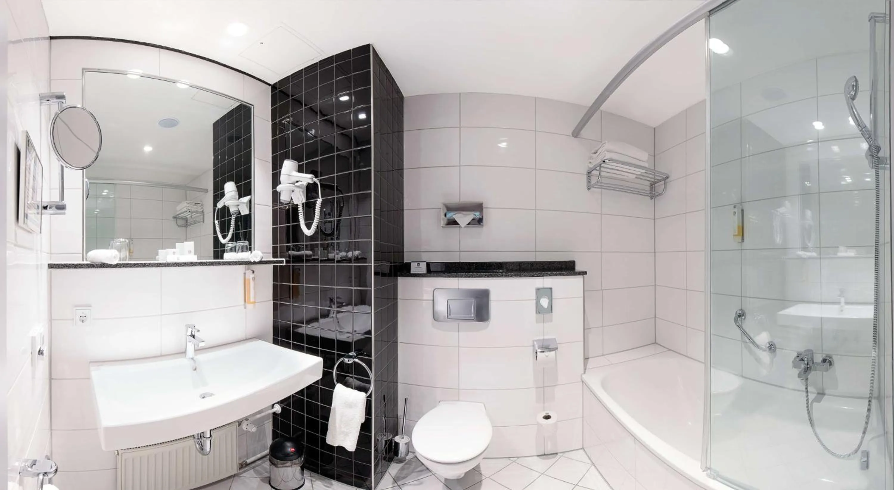 Bathroom in Best Western Plus Palatin Kongresshotel