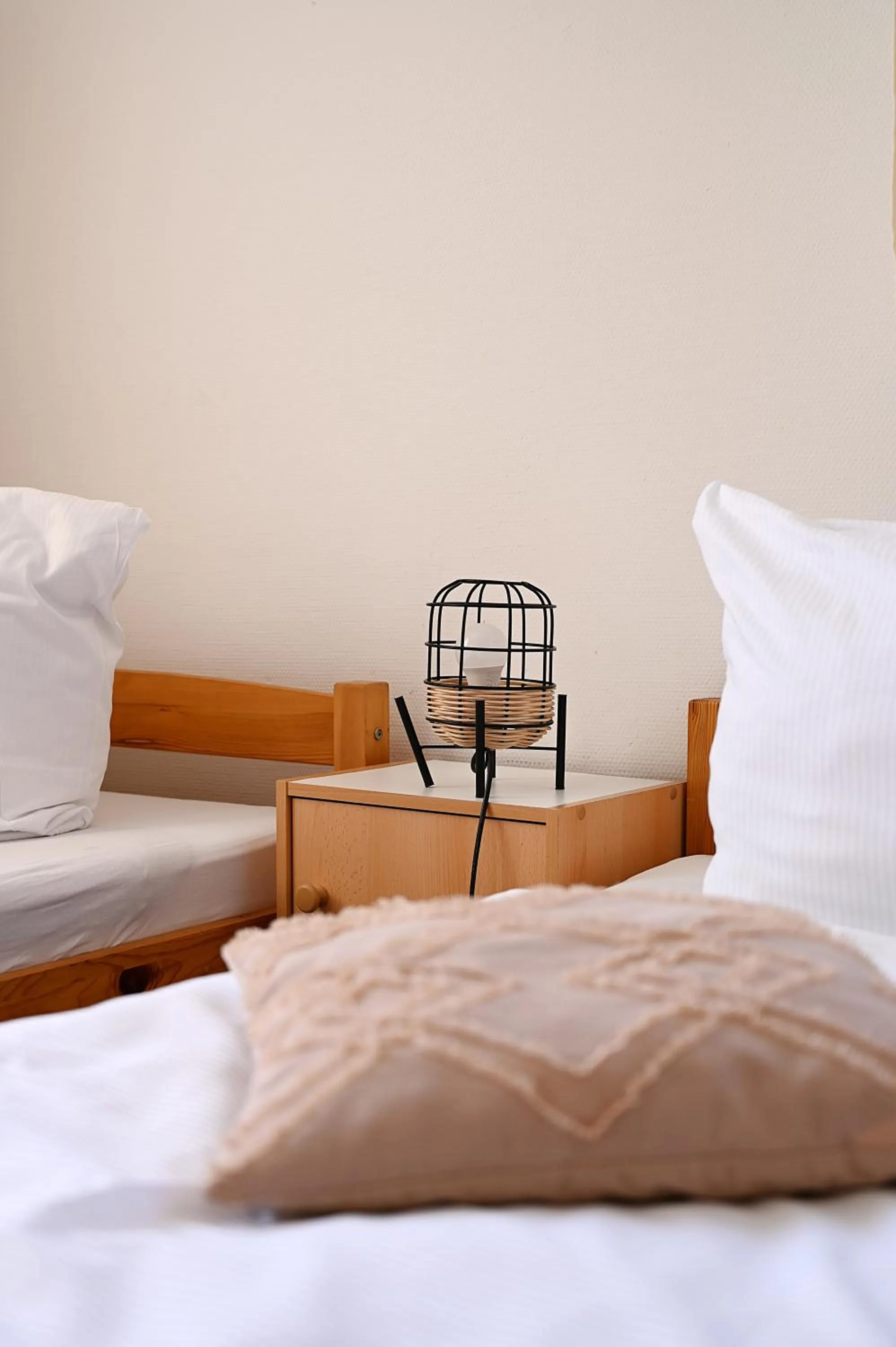 Bed in Motel an der B180