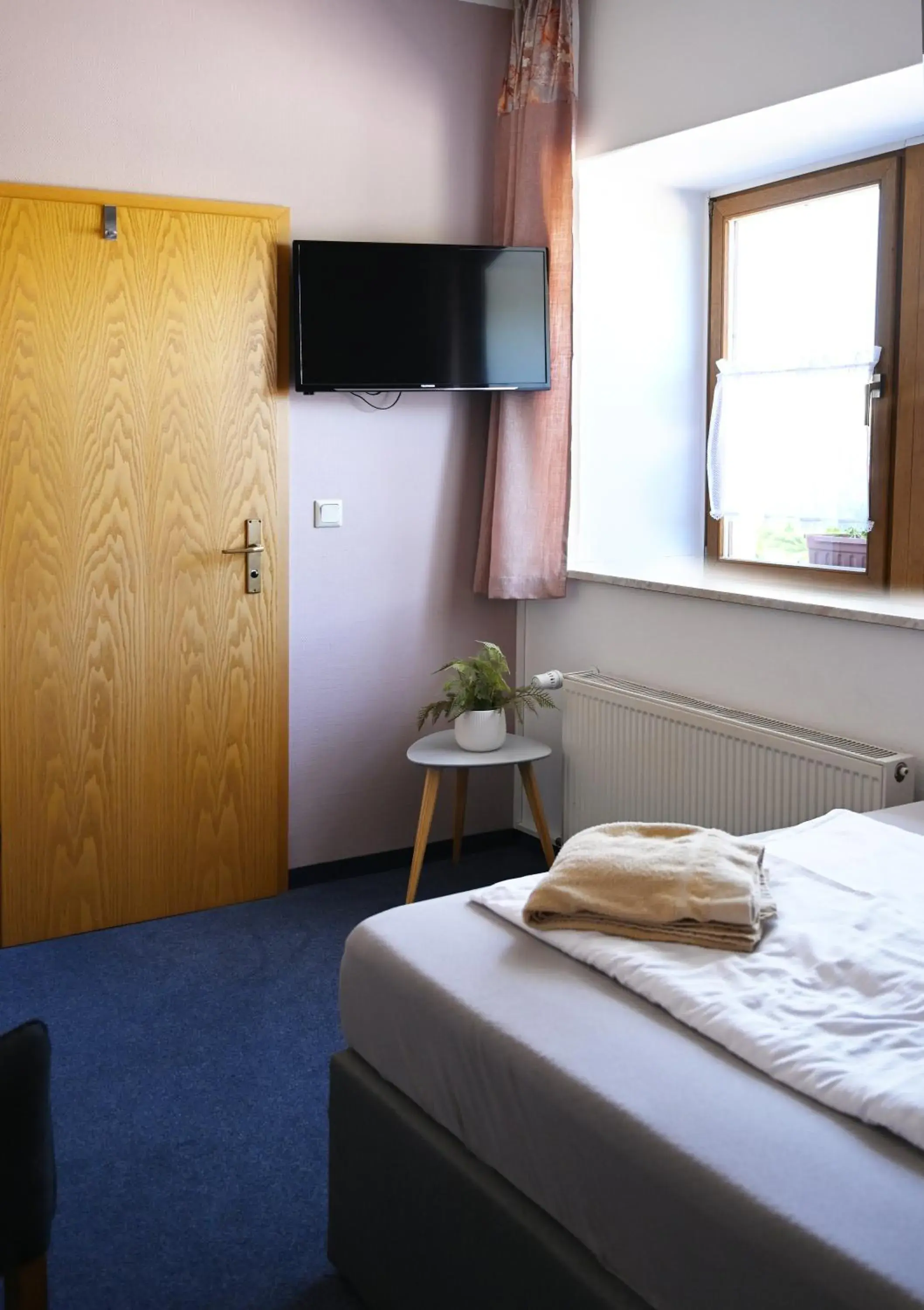 Single Room with Private Bathroom - single occupancy in Motel an der B180 Single Room with Private Bathroom - single occupancy in Motel an der B180