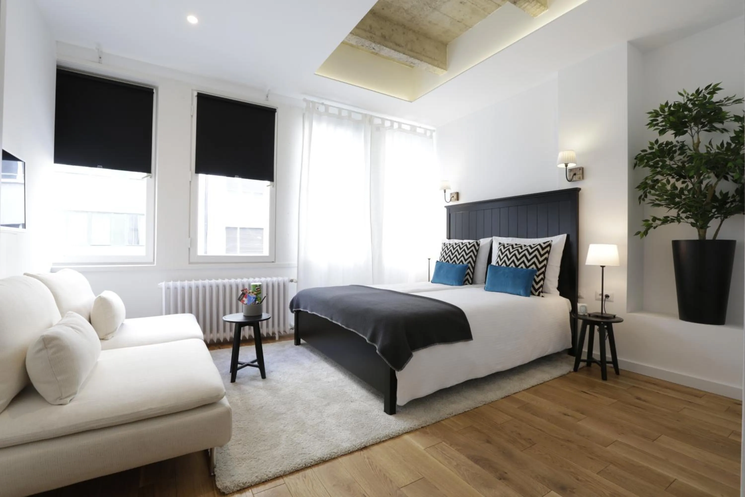 TV and multimedia, Bed in Angel Main Square Center Zagreb