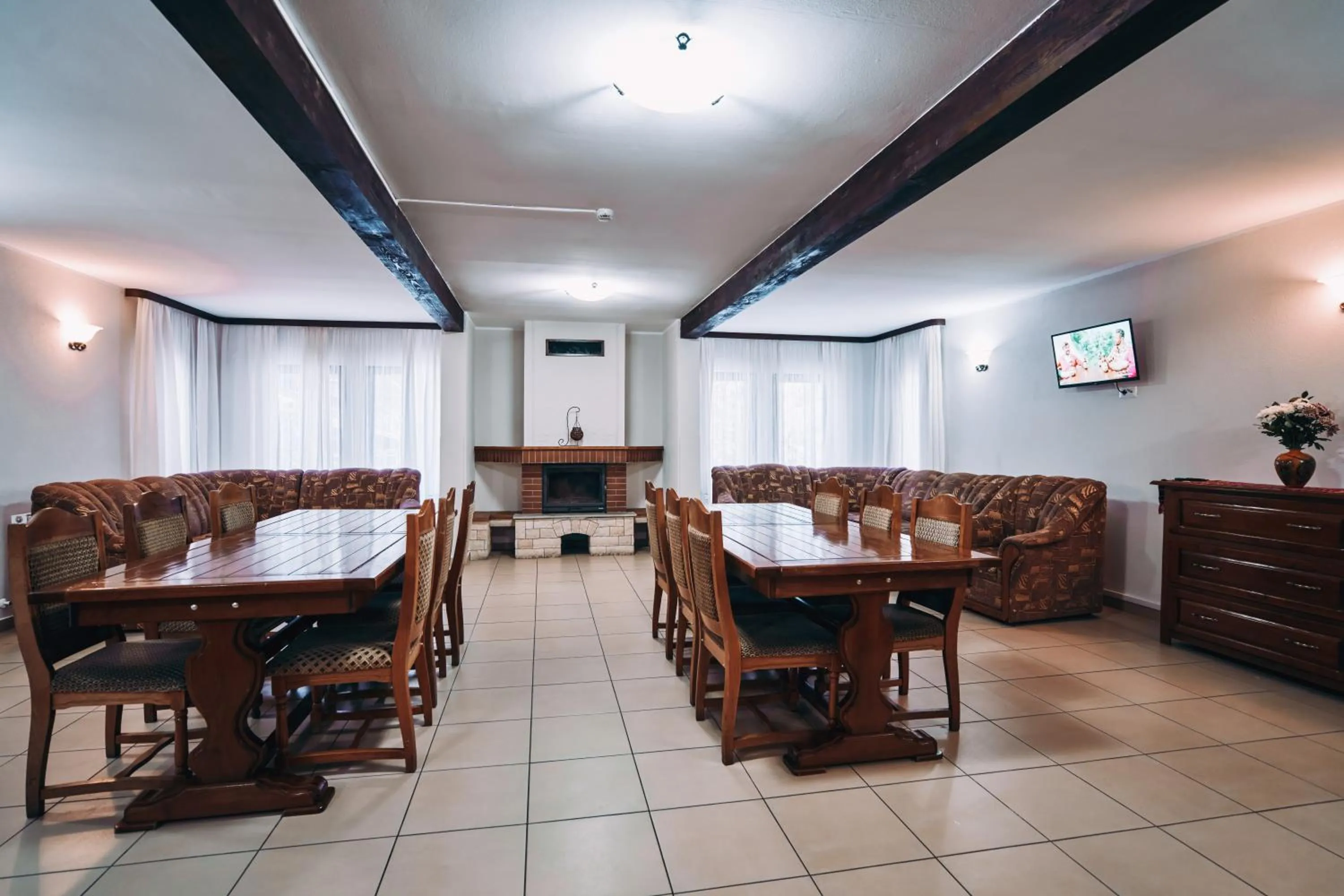 Communal lounge/ TV room in Complex Turistic Bucovina