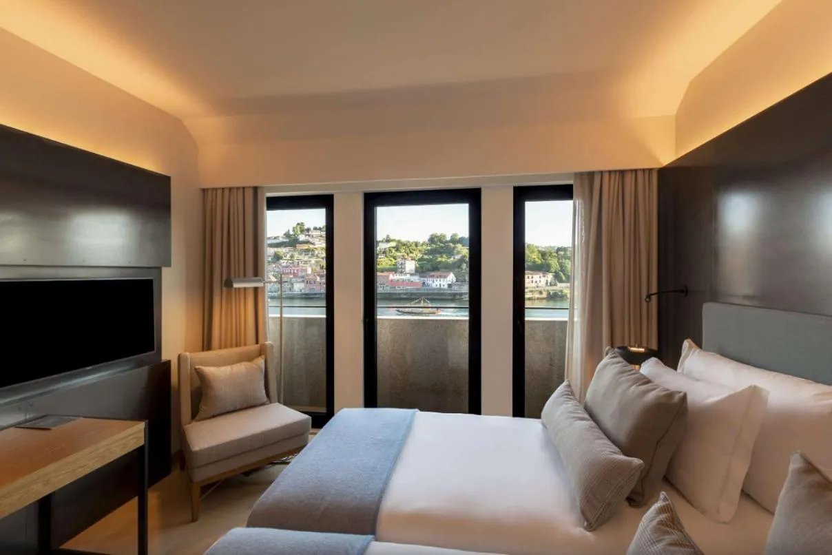 Bed in NEYA Porto Hotel