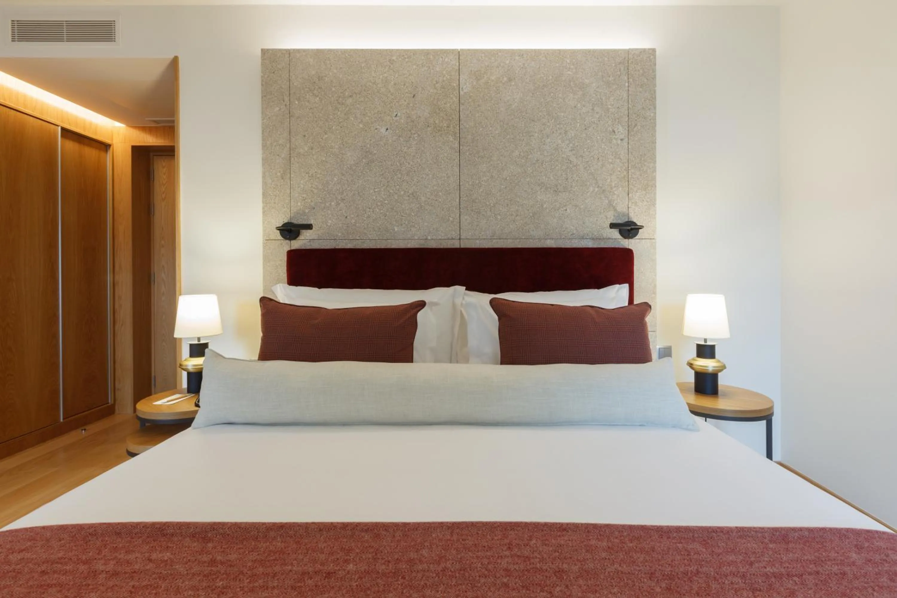 Bed in NEYA Porto Hotel